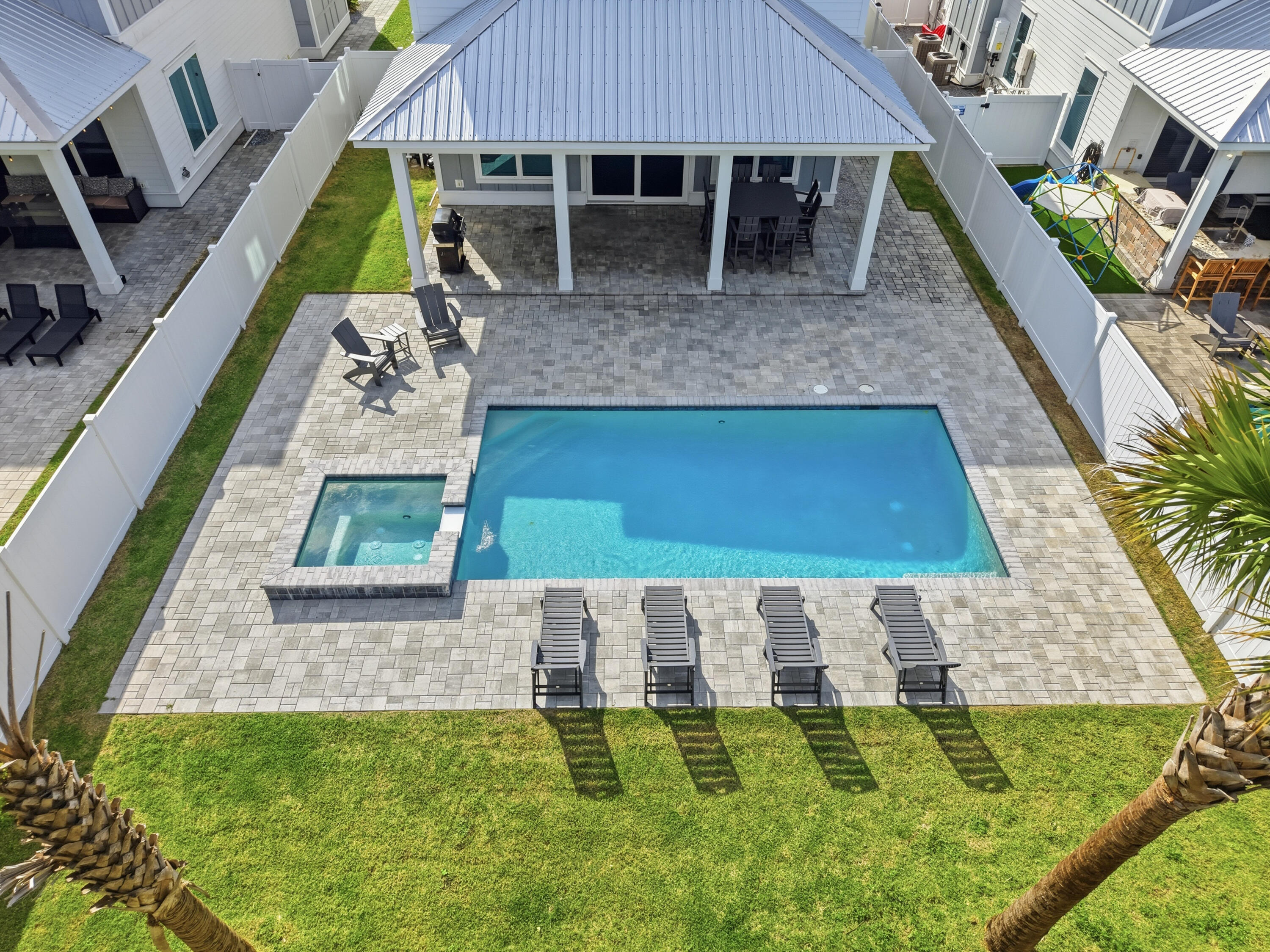 322 E Lakeshore Drive