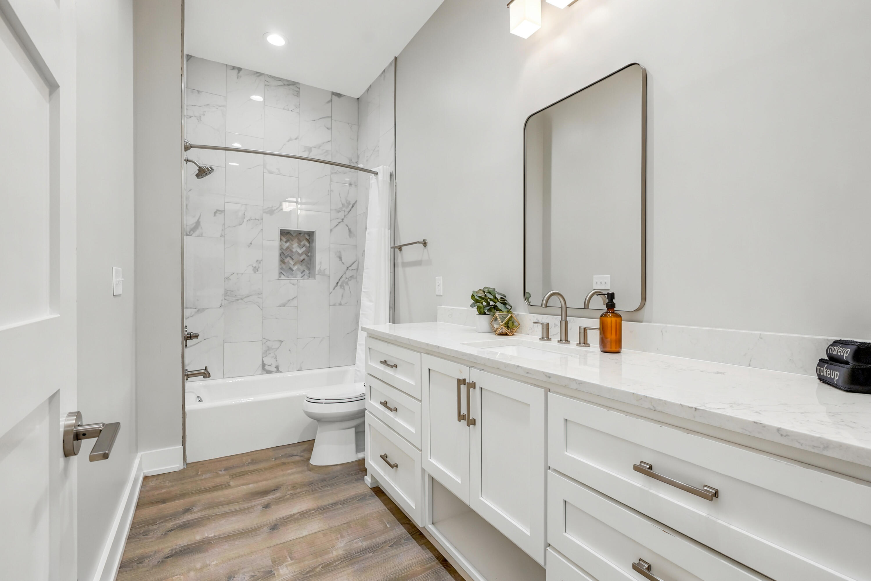 322 E Lakeshore Drive