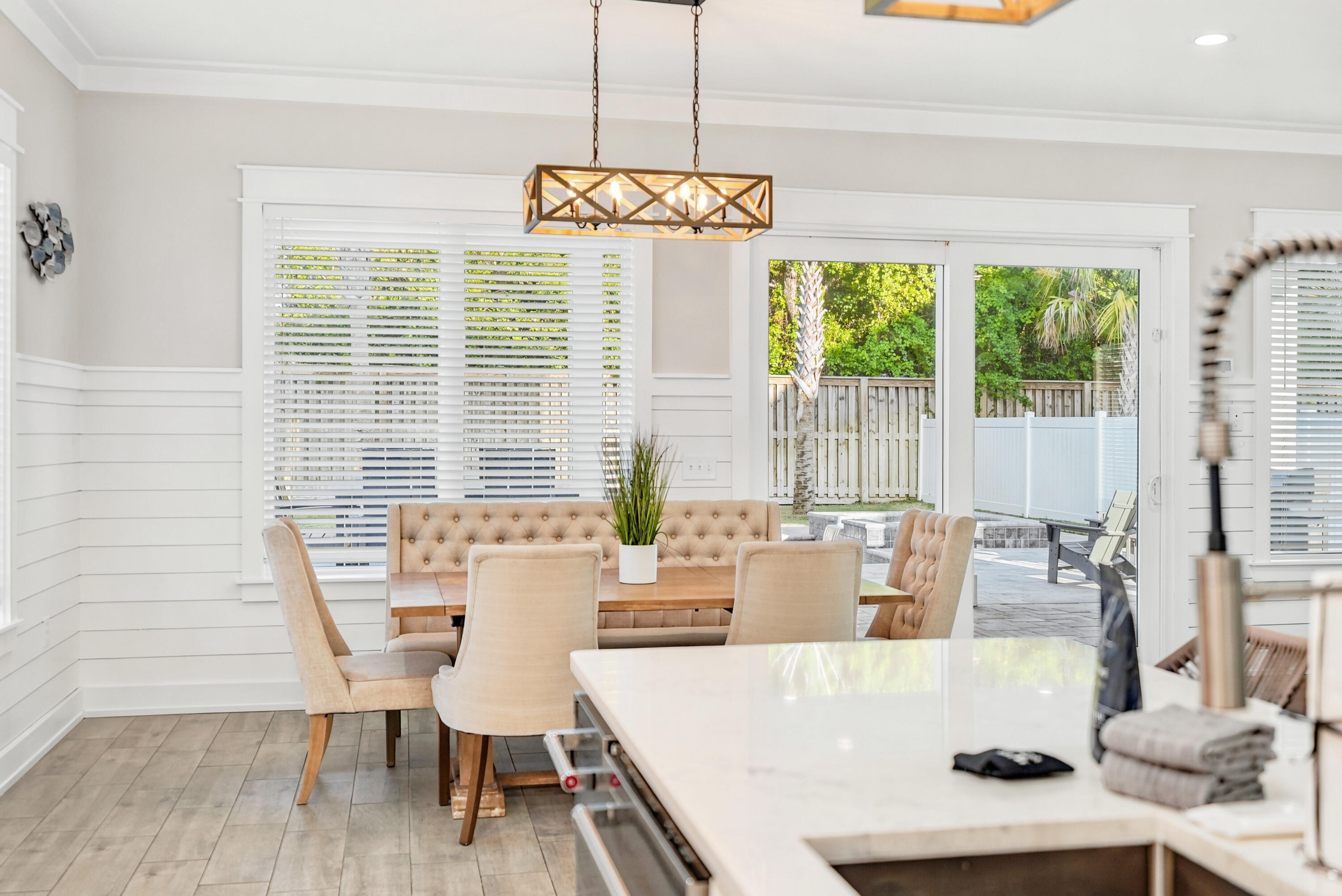 322 E Lakeshore Drive