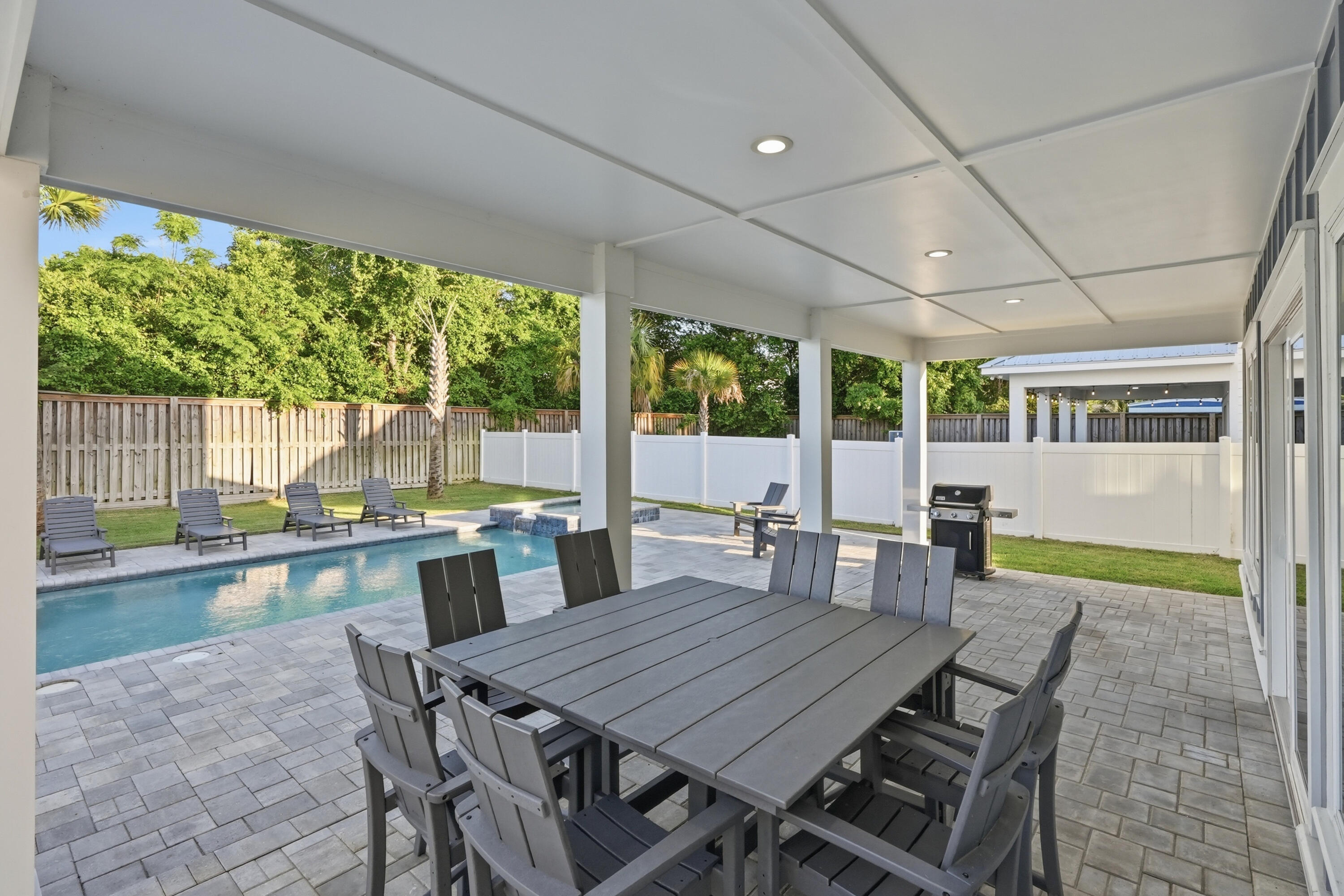 322 E Lakeshore Drive