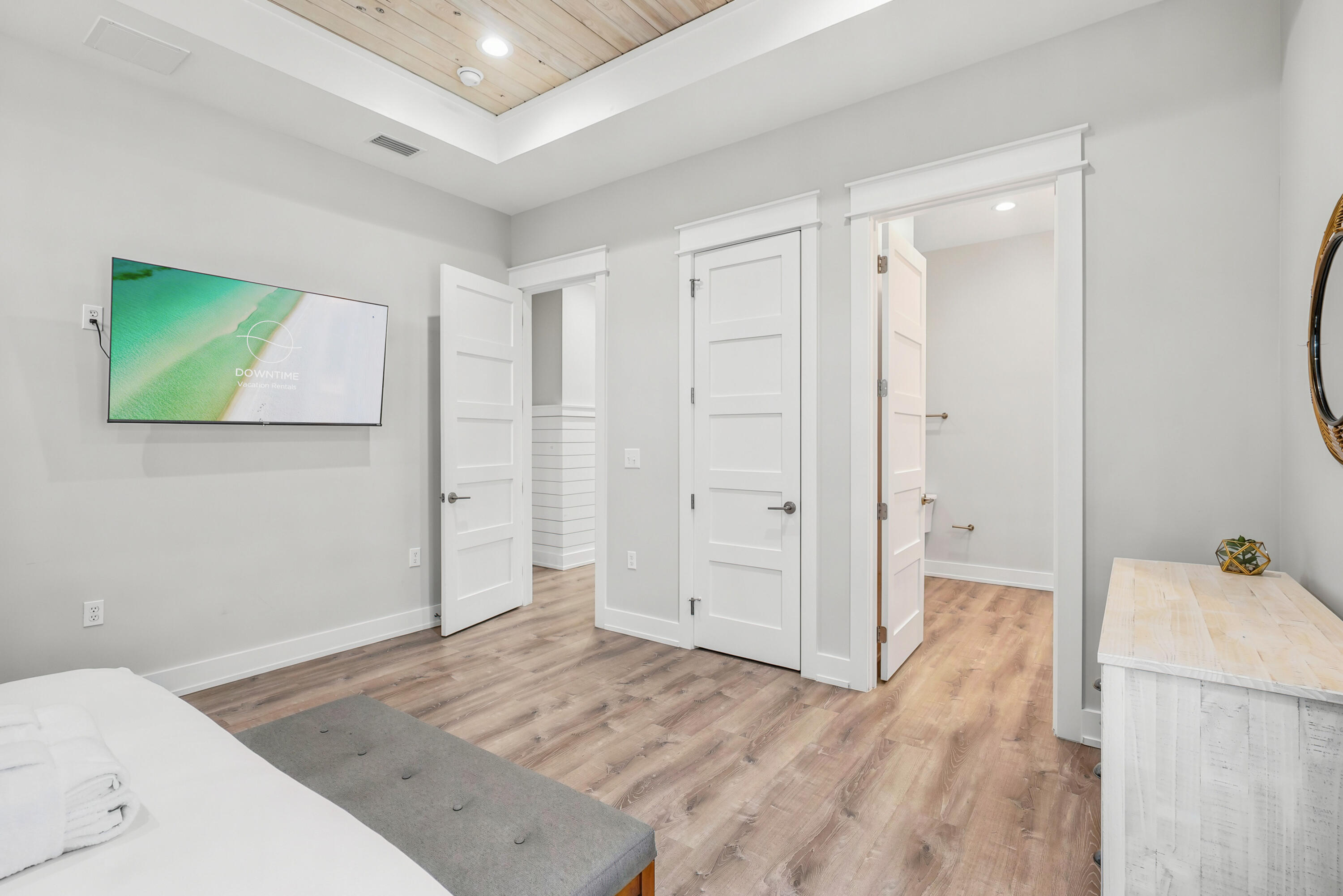 322 E Lakeshore Drive