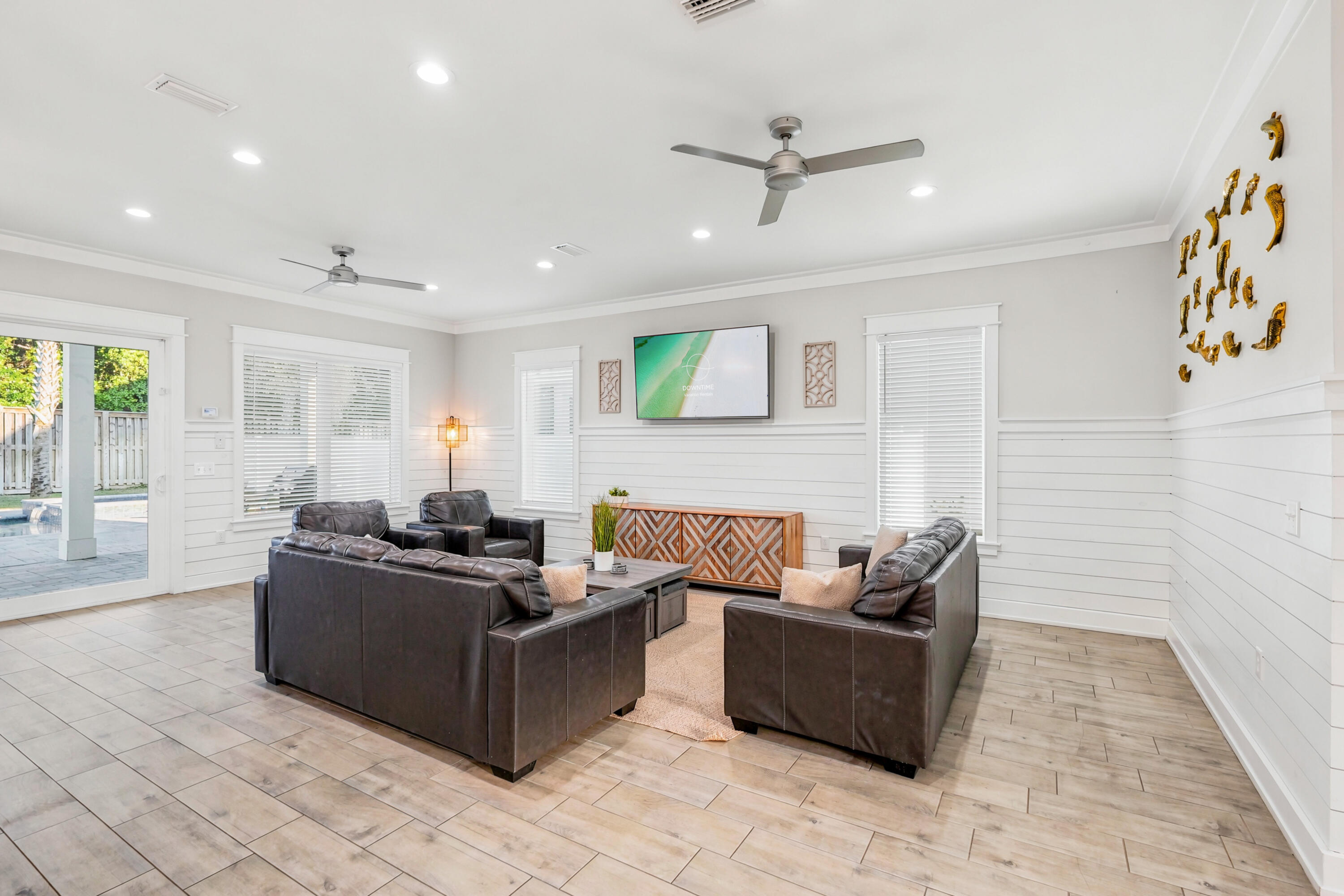 322 E Lakeshore Drive