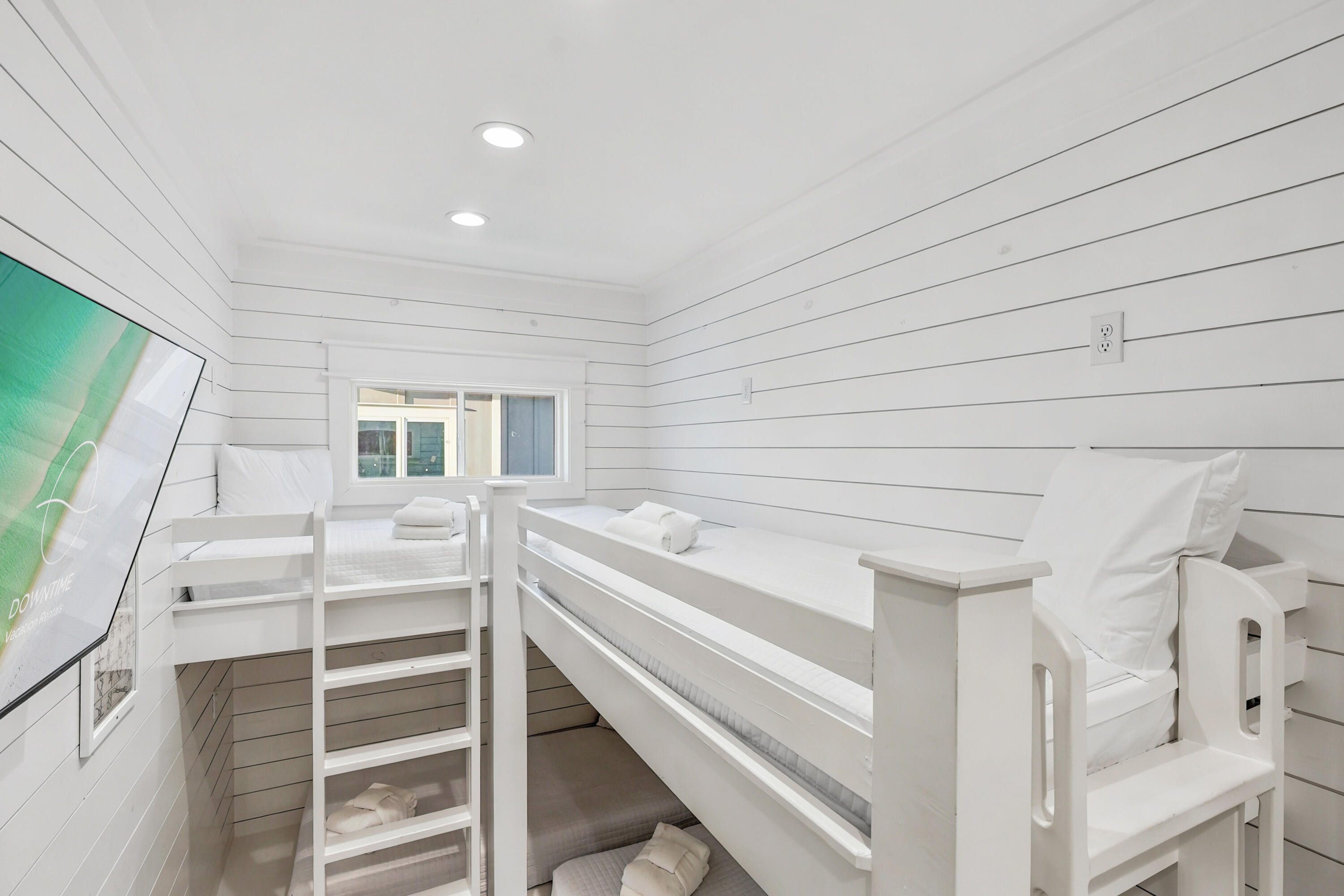 322 E Lakeshore Drive