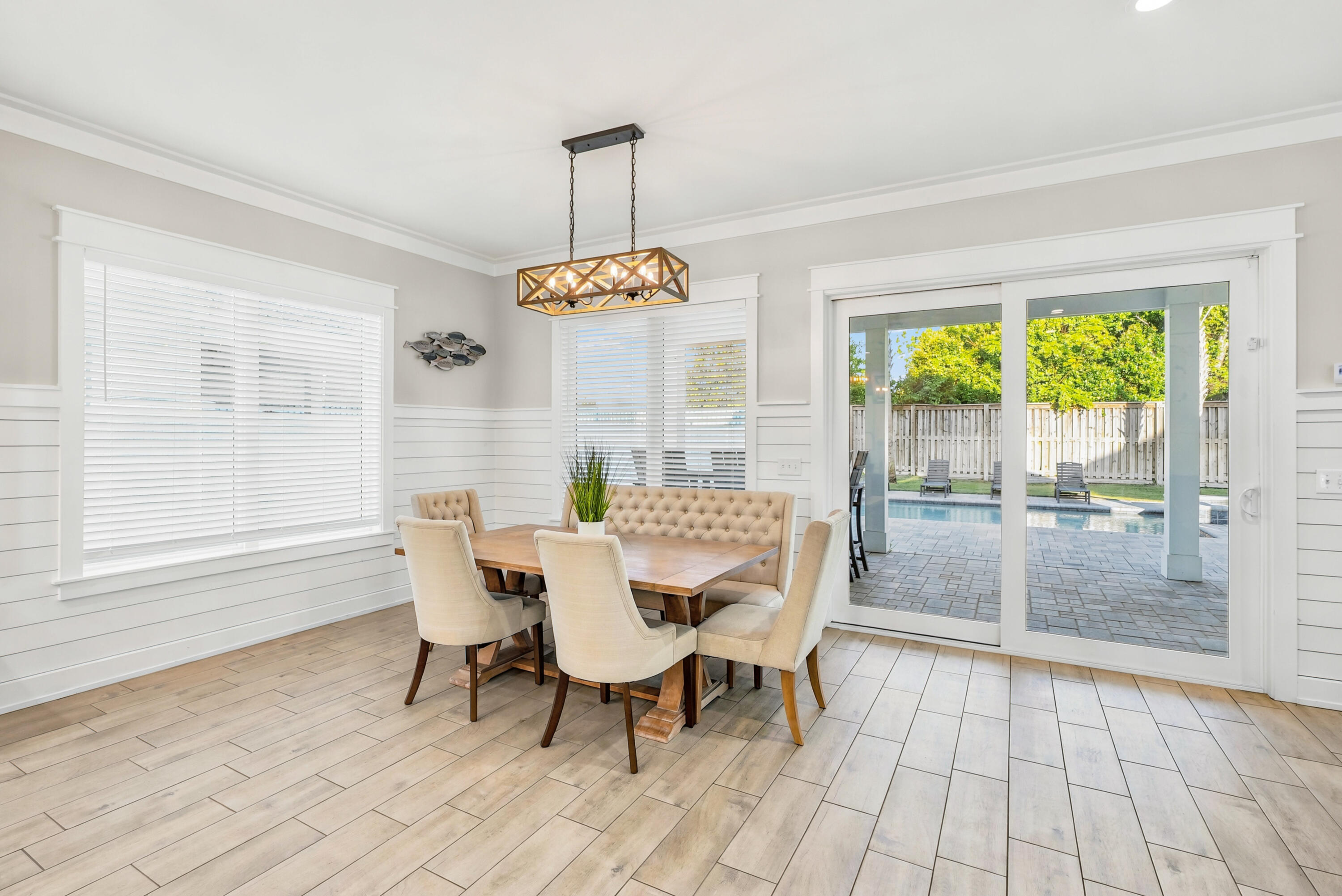322 E Lakeshore Drive