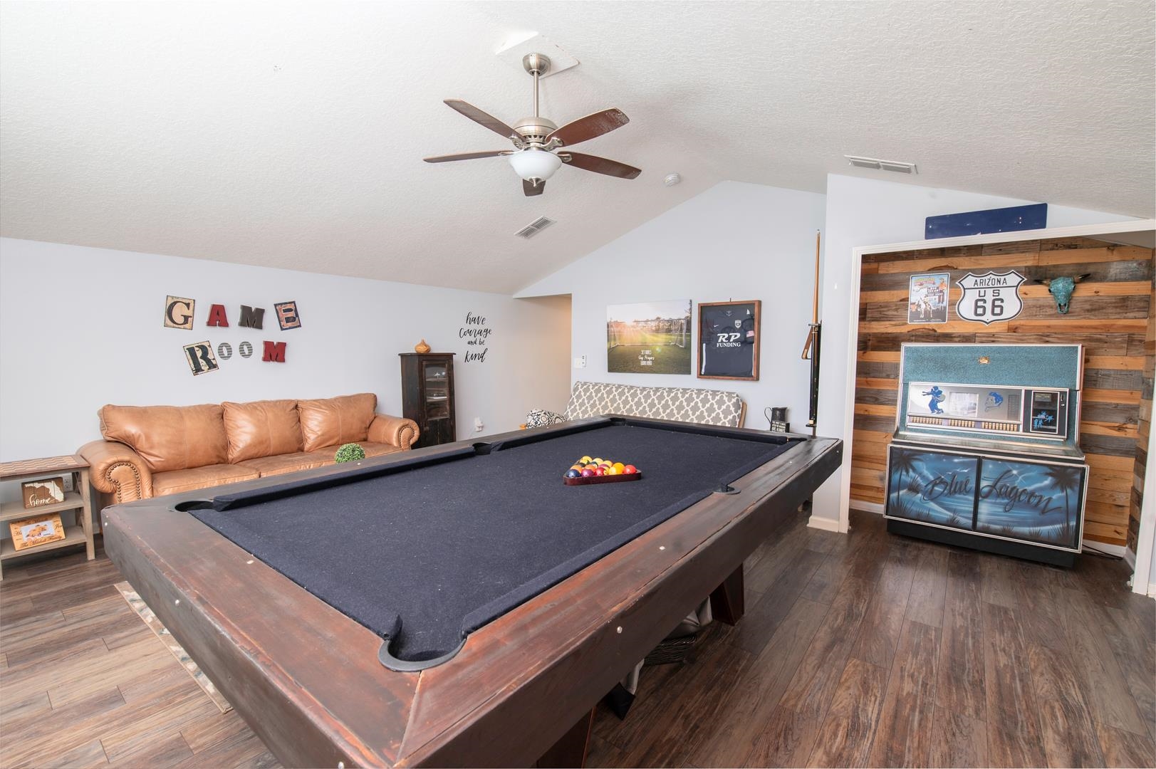 210 Sierras Loop