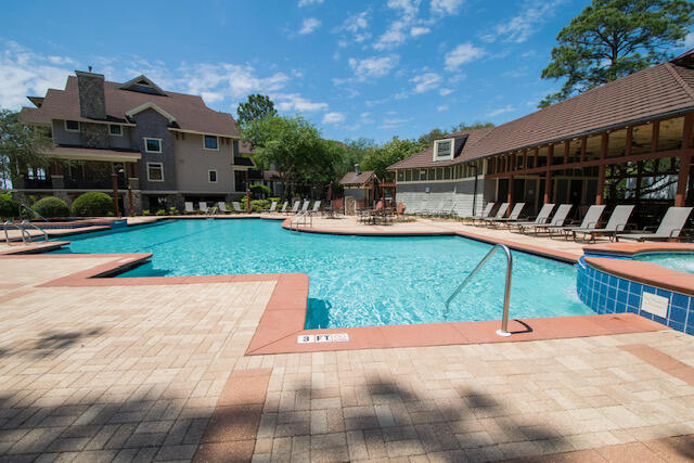 1107 E Water Oak
