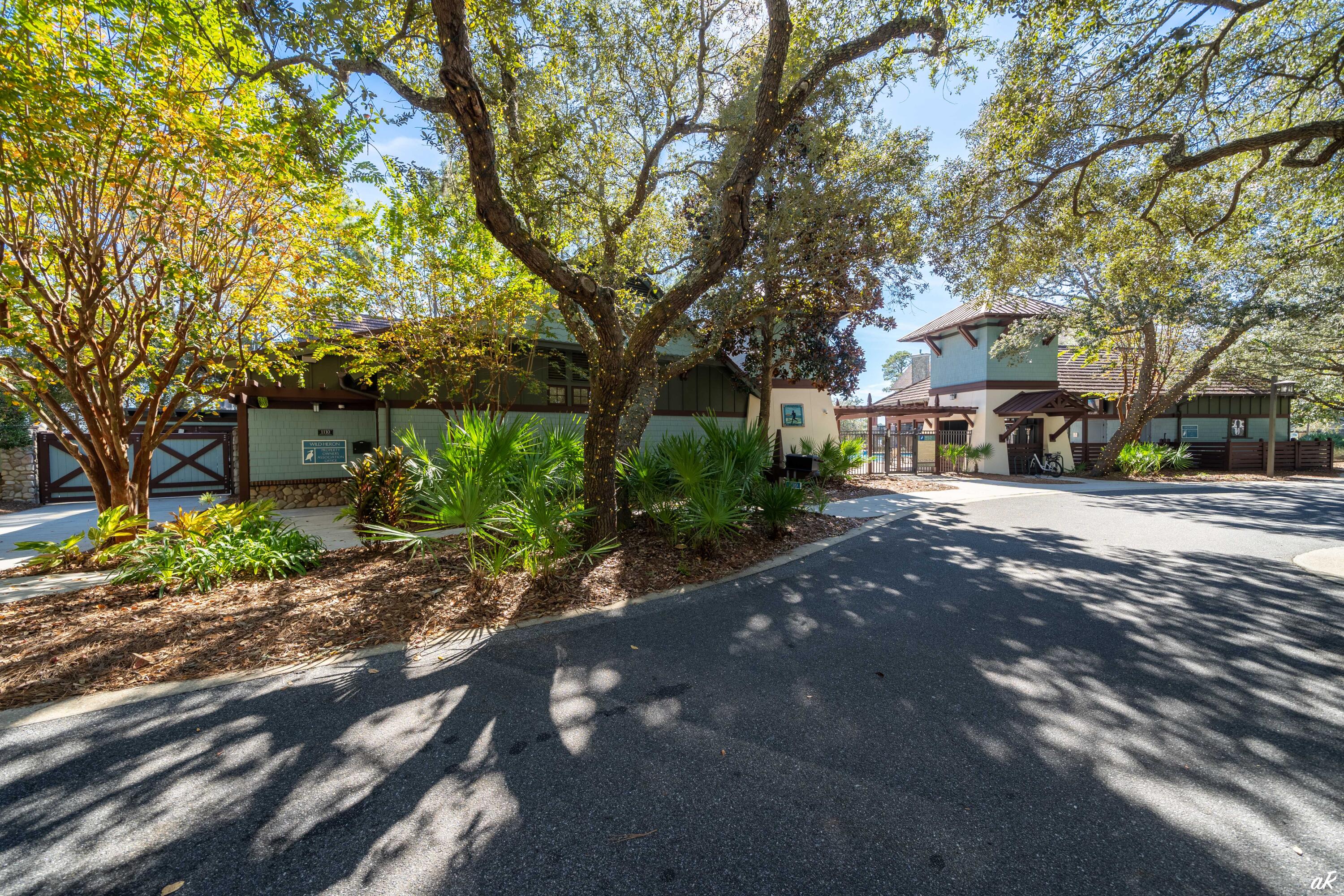 1111 E Water Oak