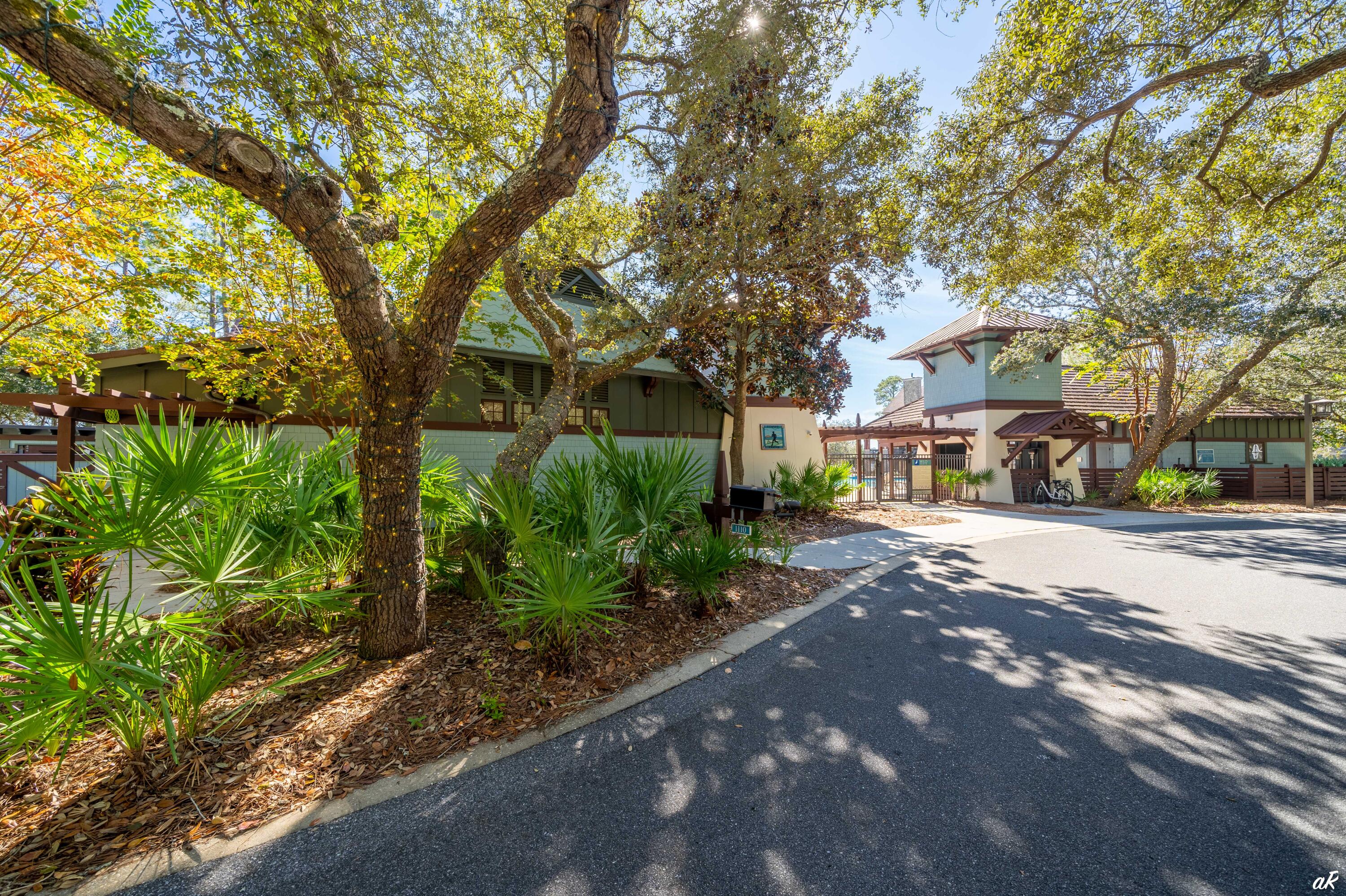 1111 E Water Oak