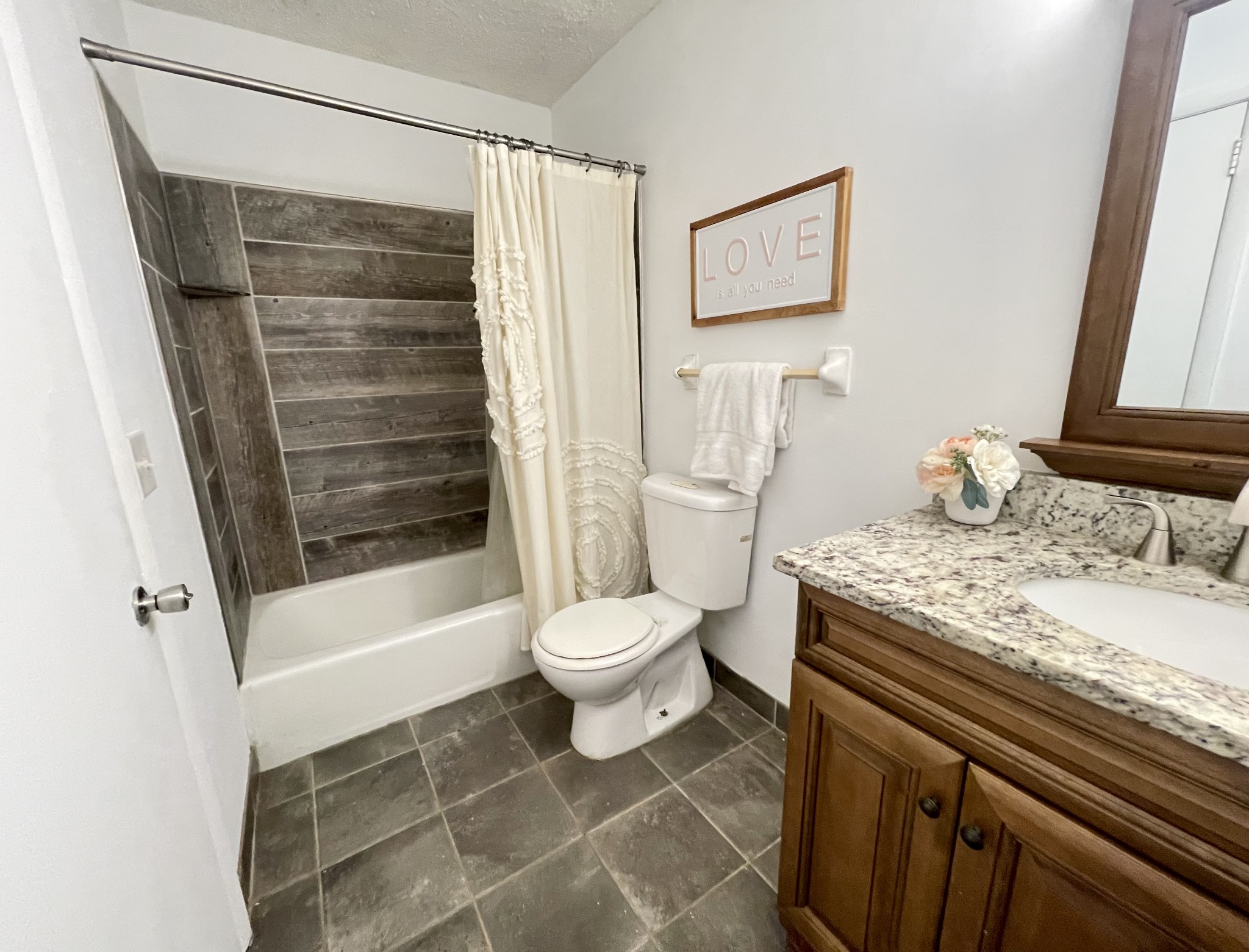 441 Harding Pl Unit: B14