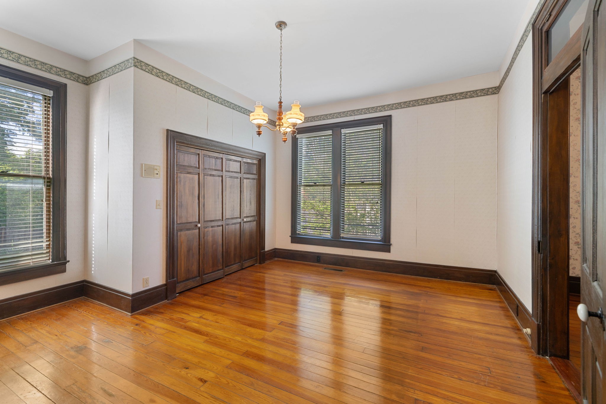 720 W Main St
