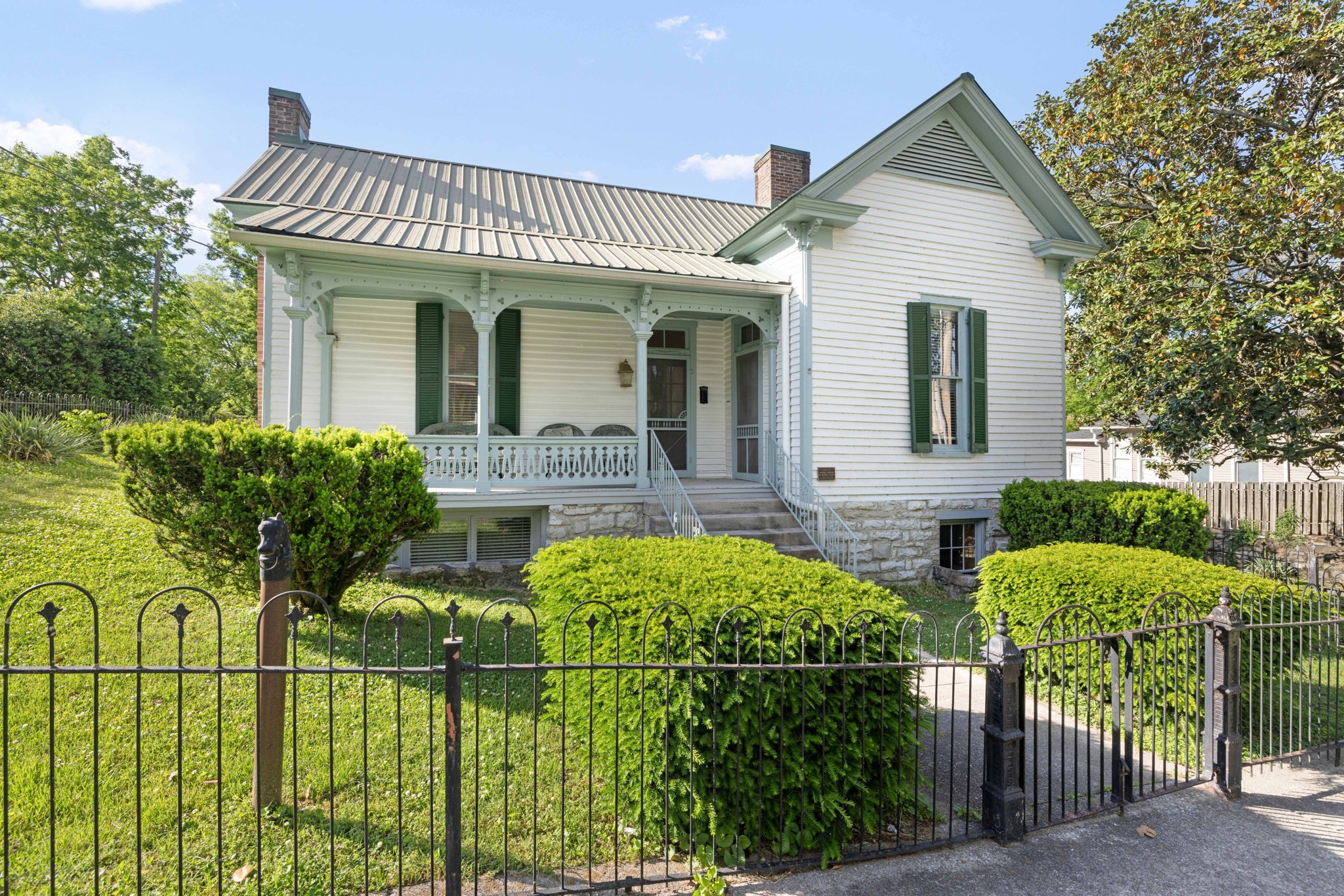 720 W Main St