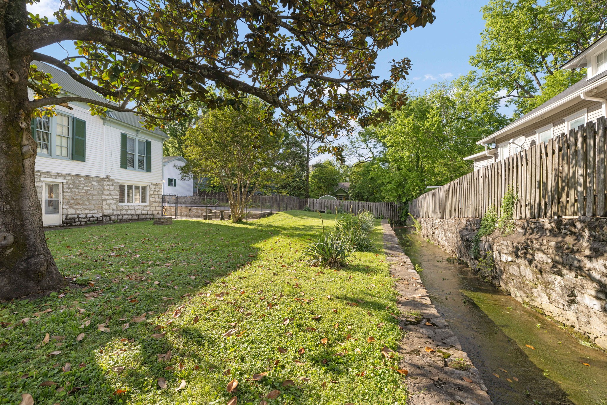 720 W Main St