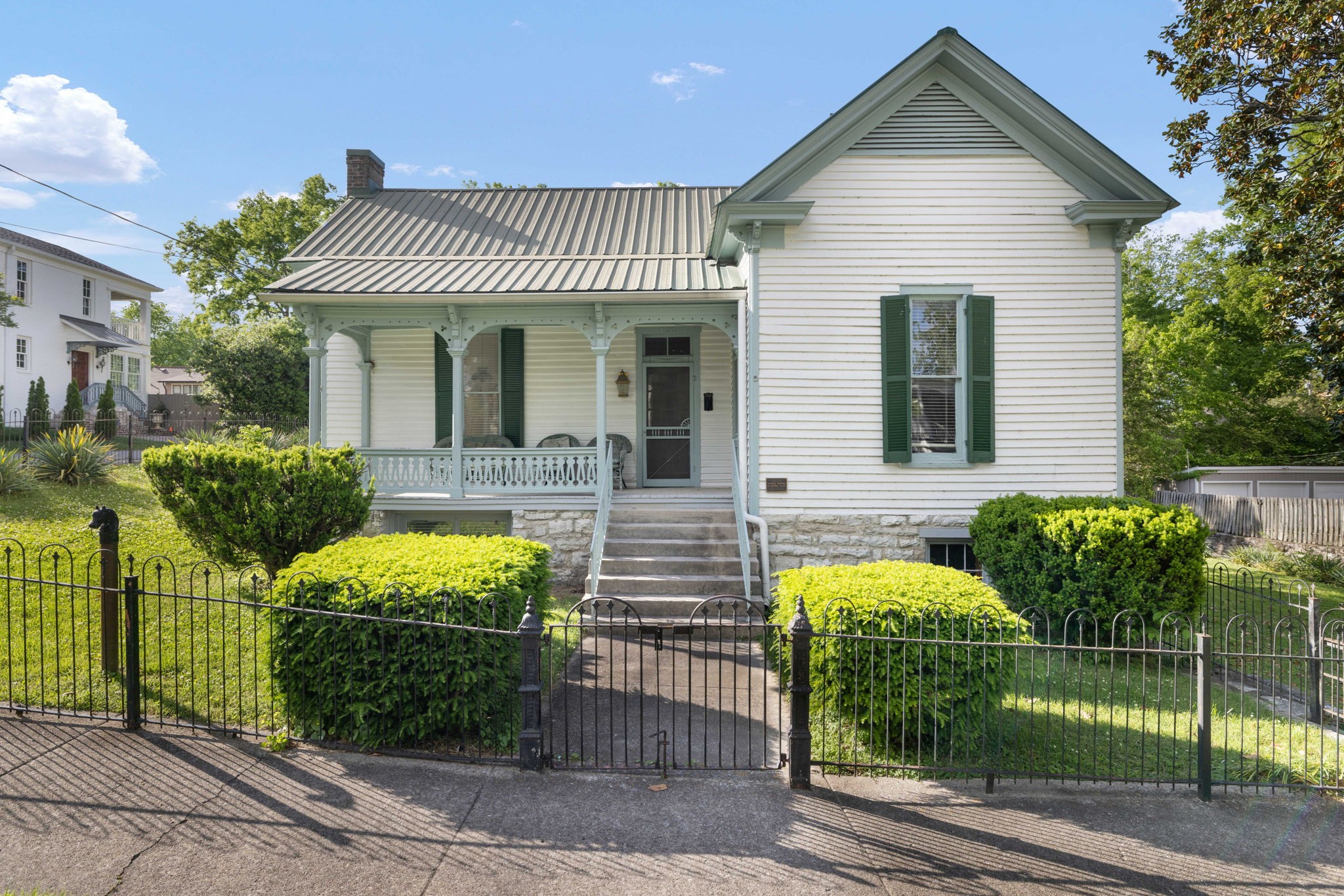 720 W Main St