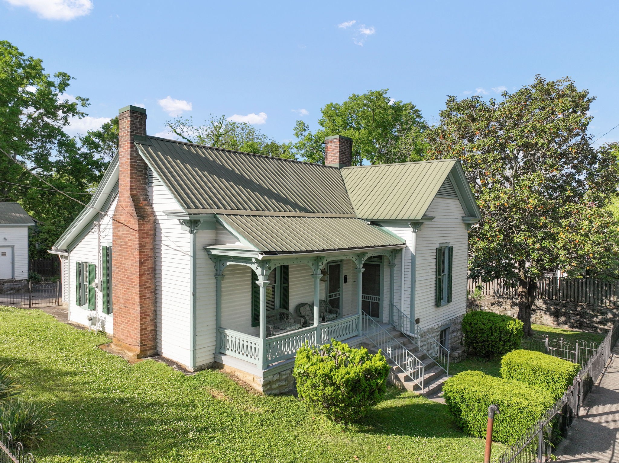720 W Main St