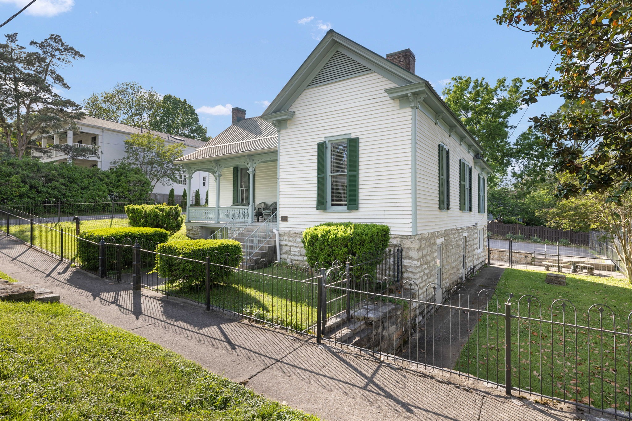 720 W Main St