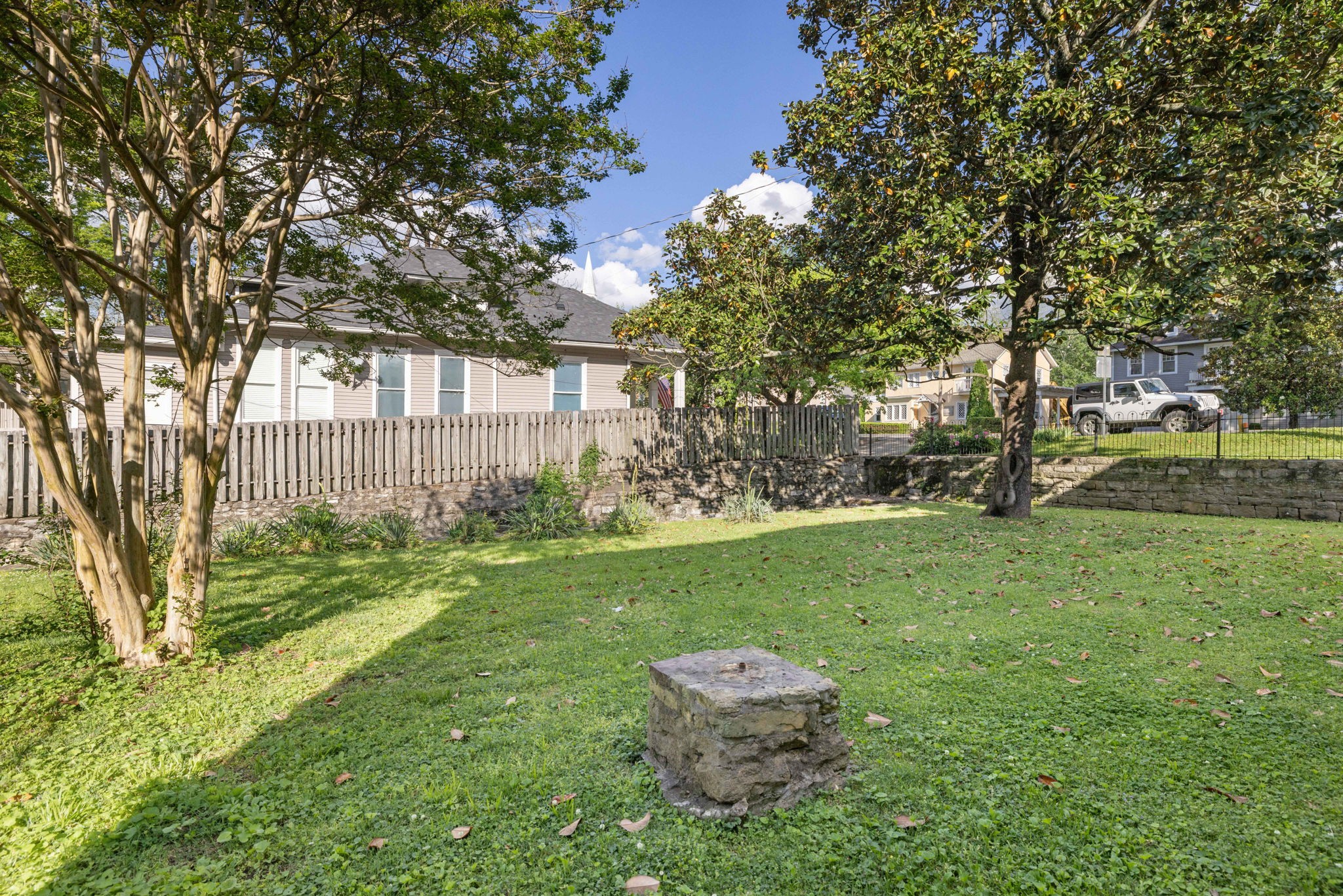 720 W Main St