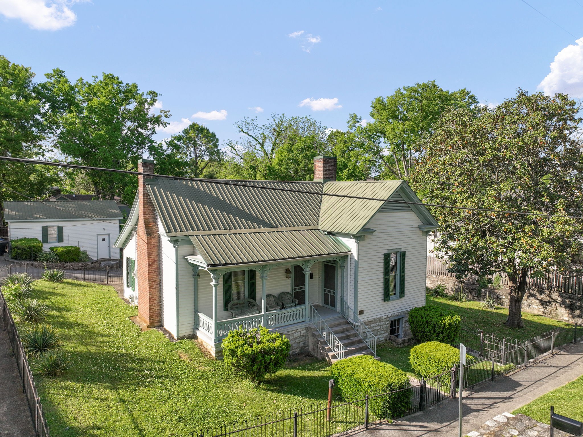 720 W Main St