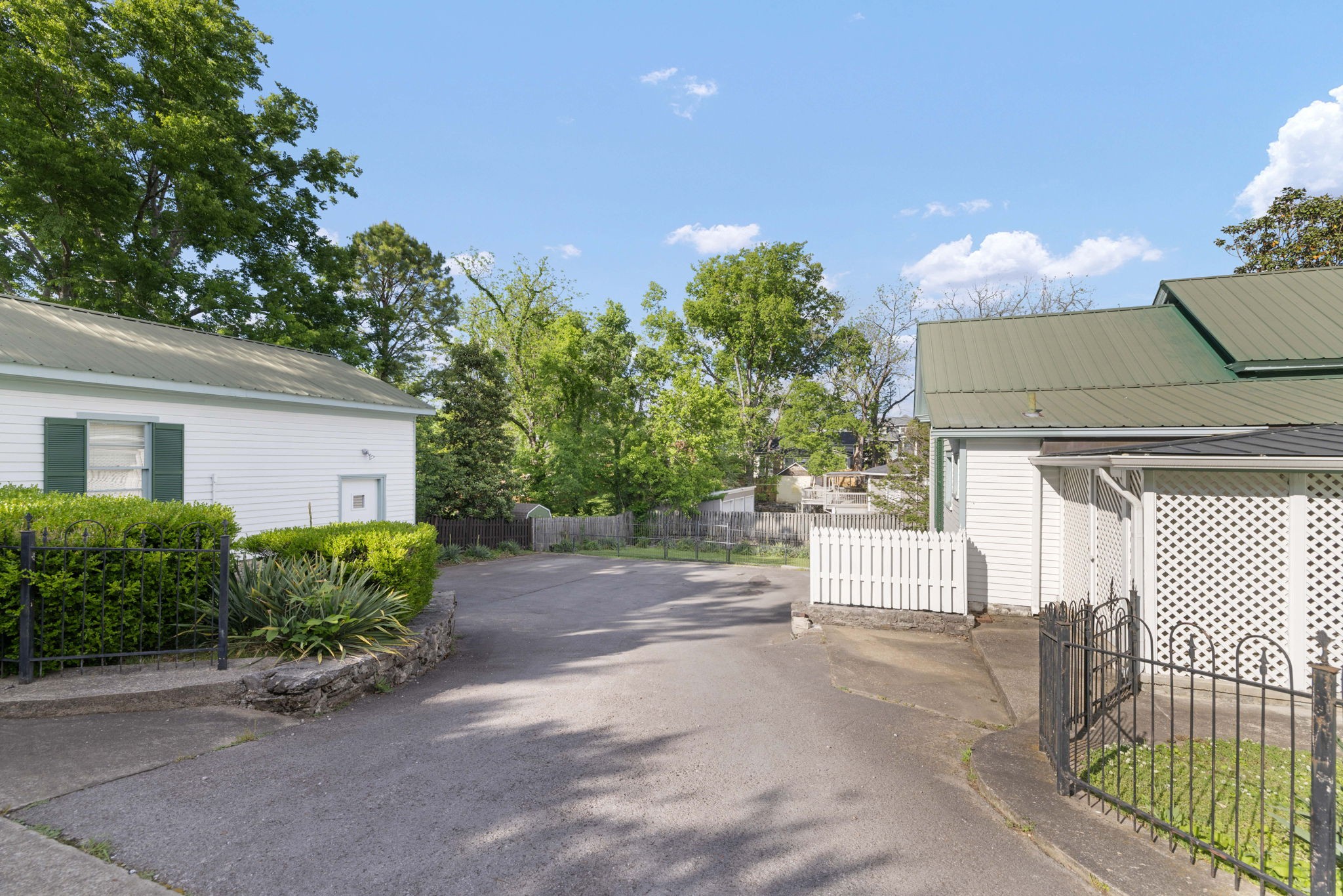 720 W Main St