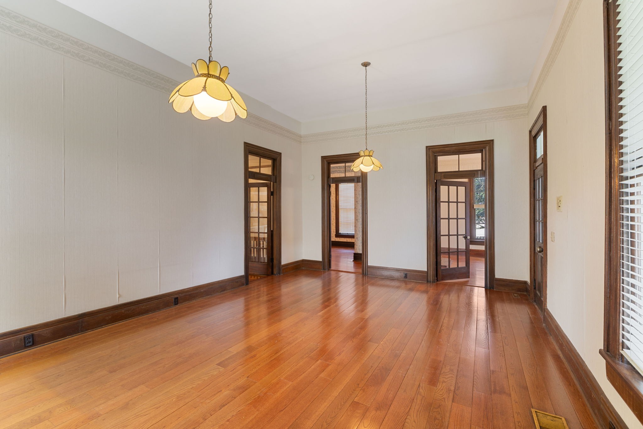 720 W Main St