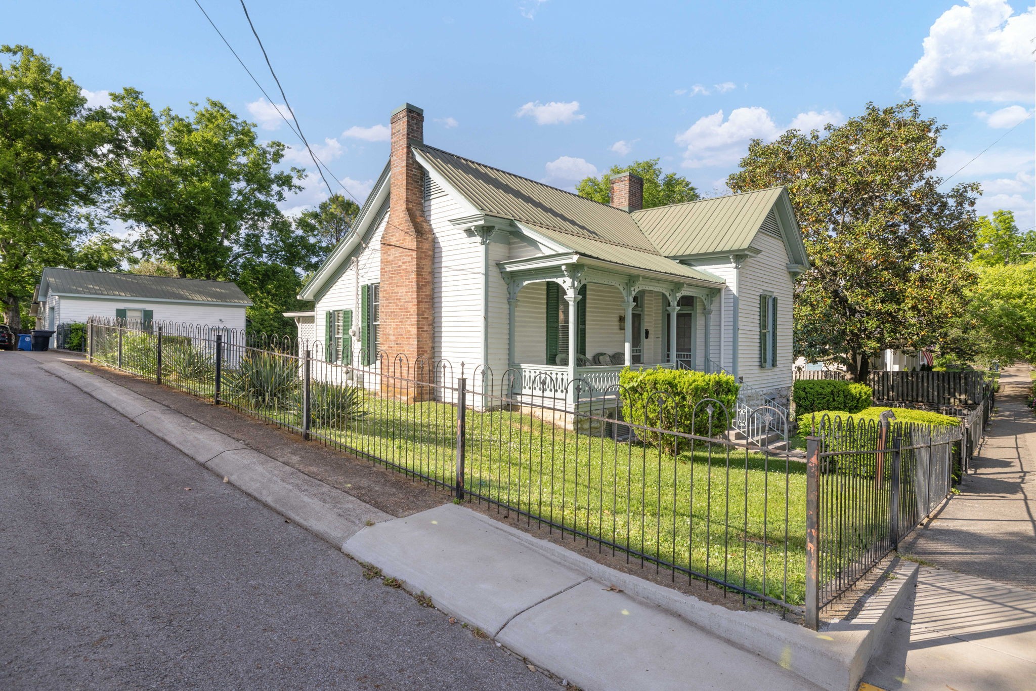 720 W Main St
