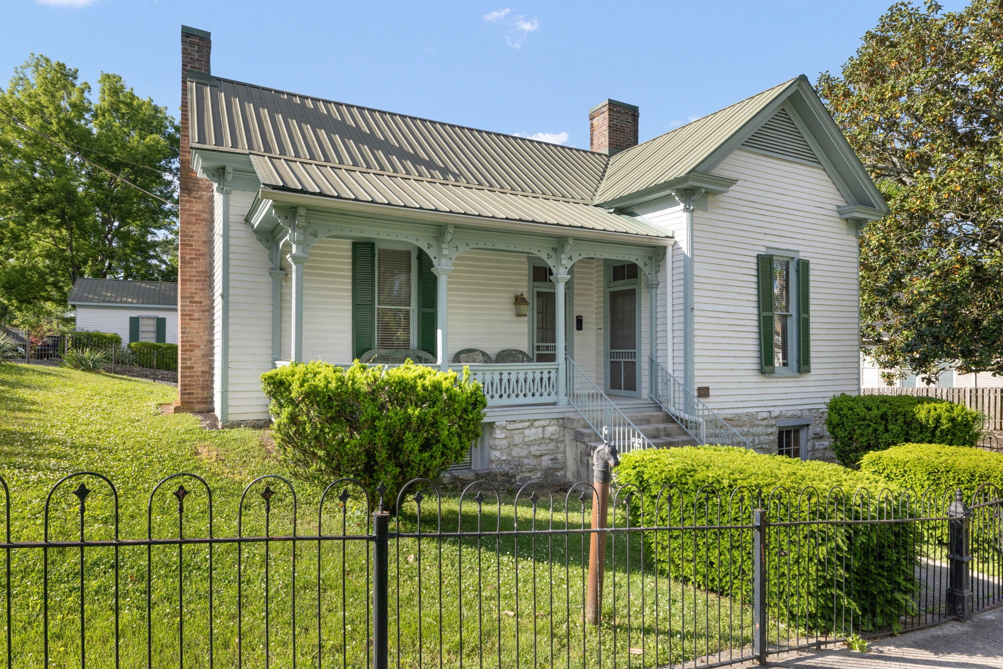 720 W Main St
