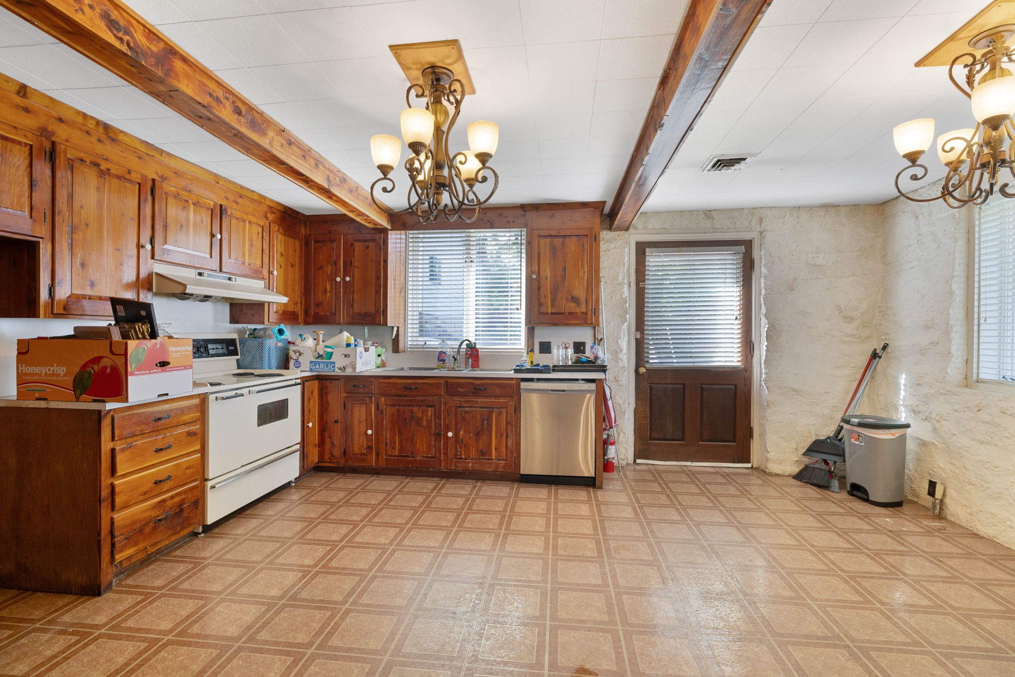 720 W Main St