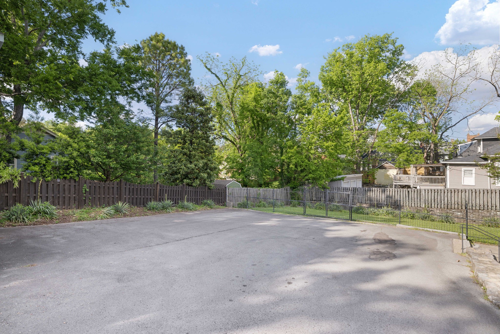 720 W Main St