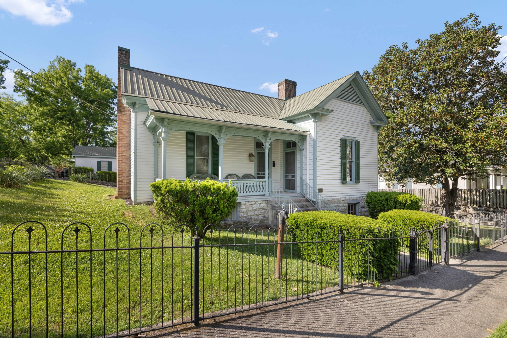 720 W Main St
