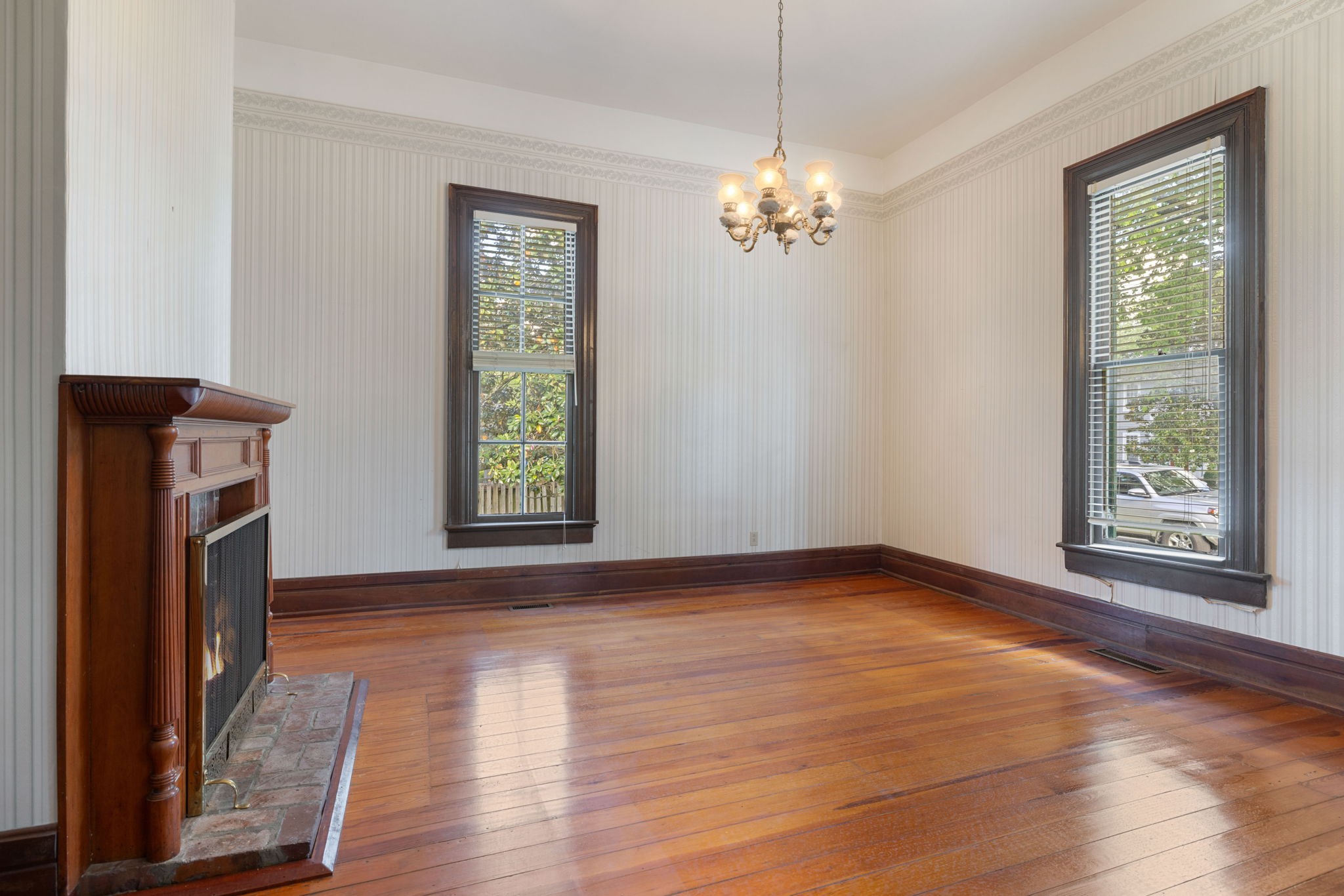 720 W Main St