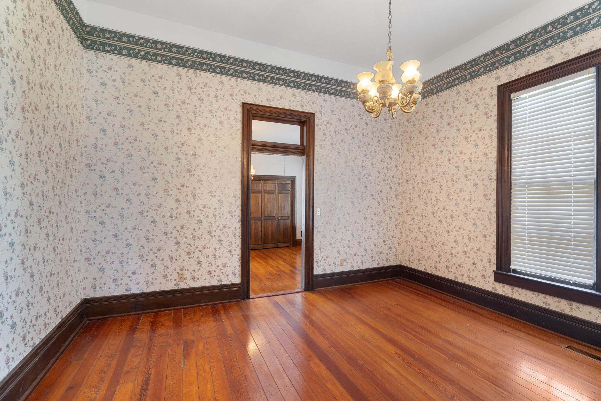 720 W Main St