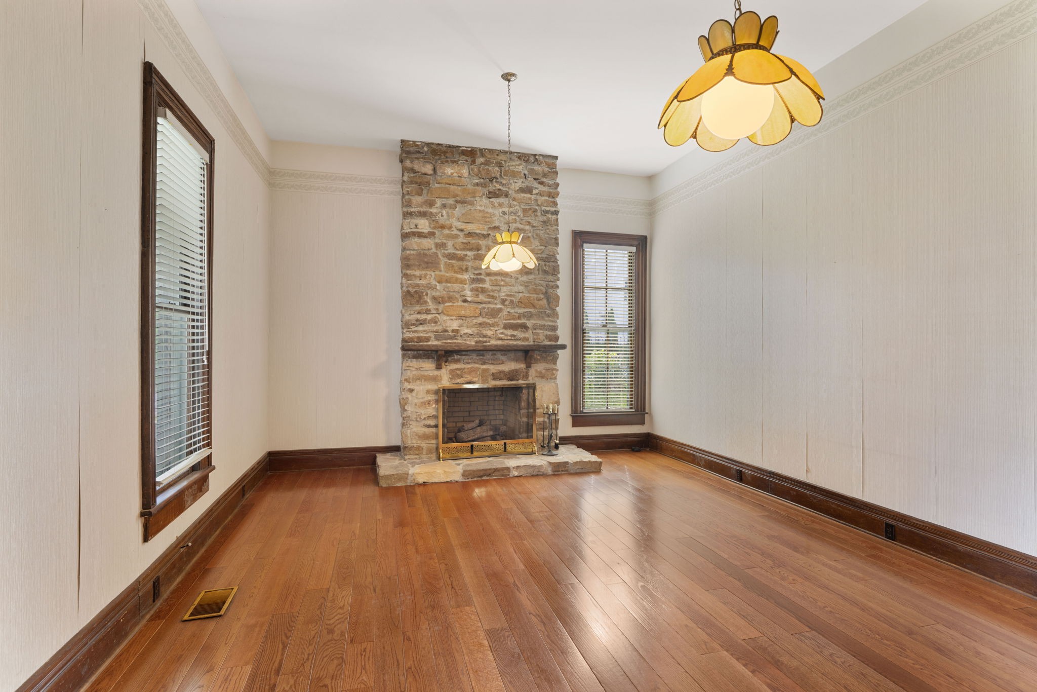 720 W Main St