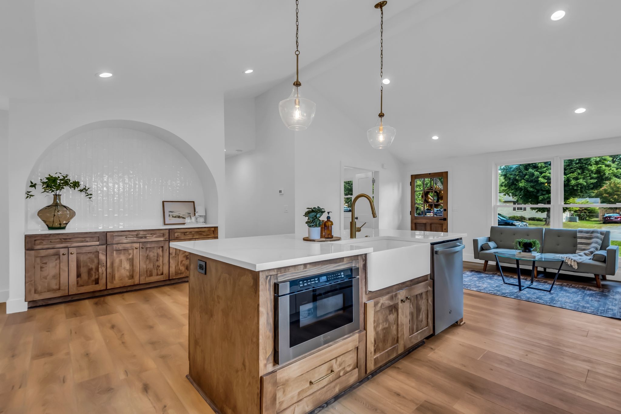617 W Meade Blvd