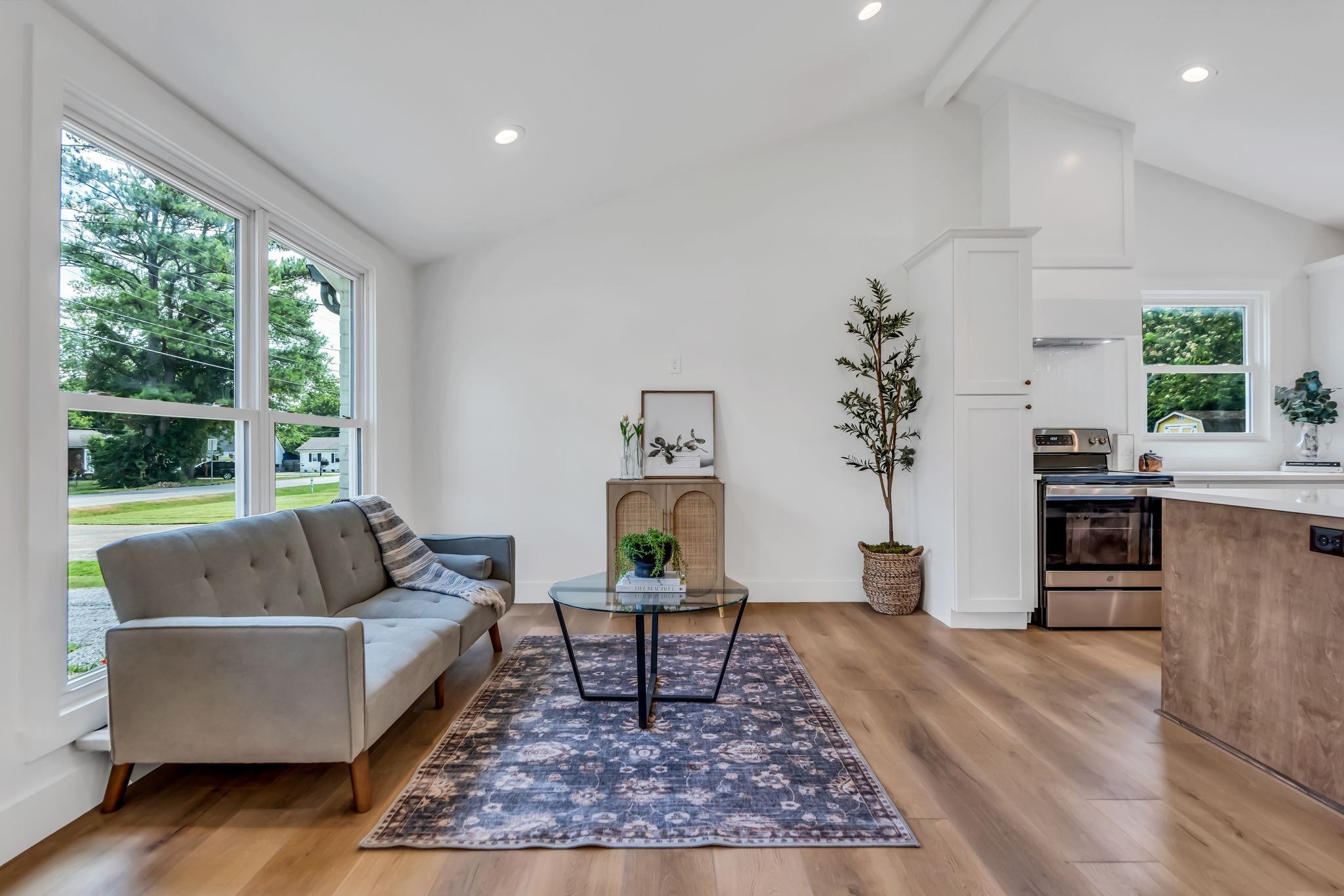617 W Meade Blvd