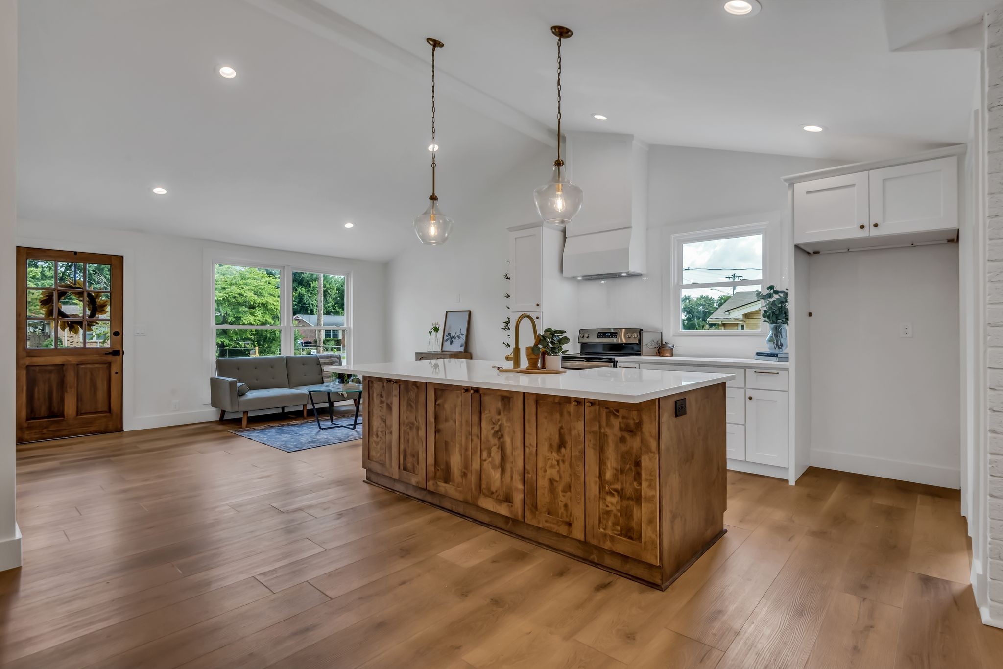 617 W Meade Blvd