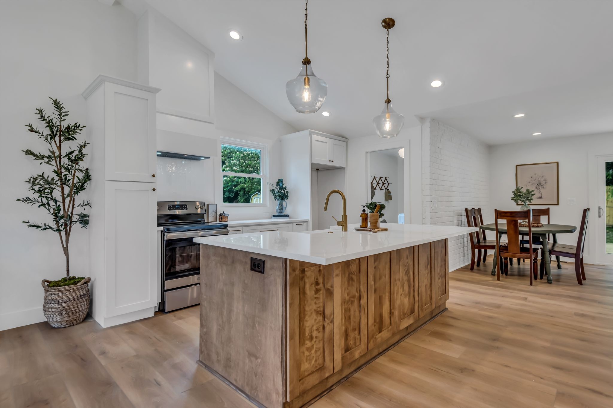 617 W Meade Blvd