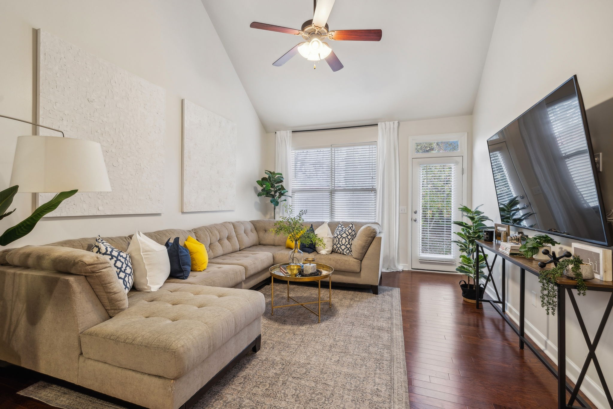 584 Griffin Cir