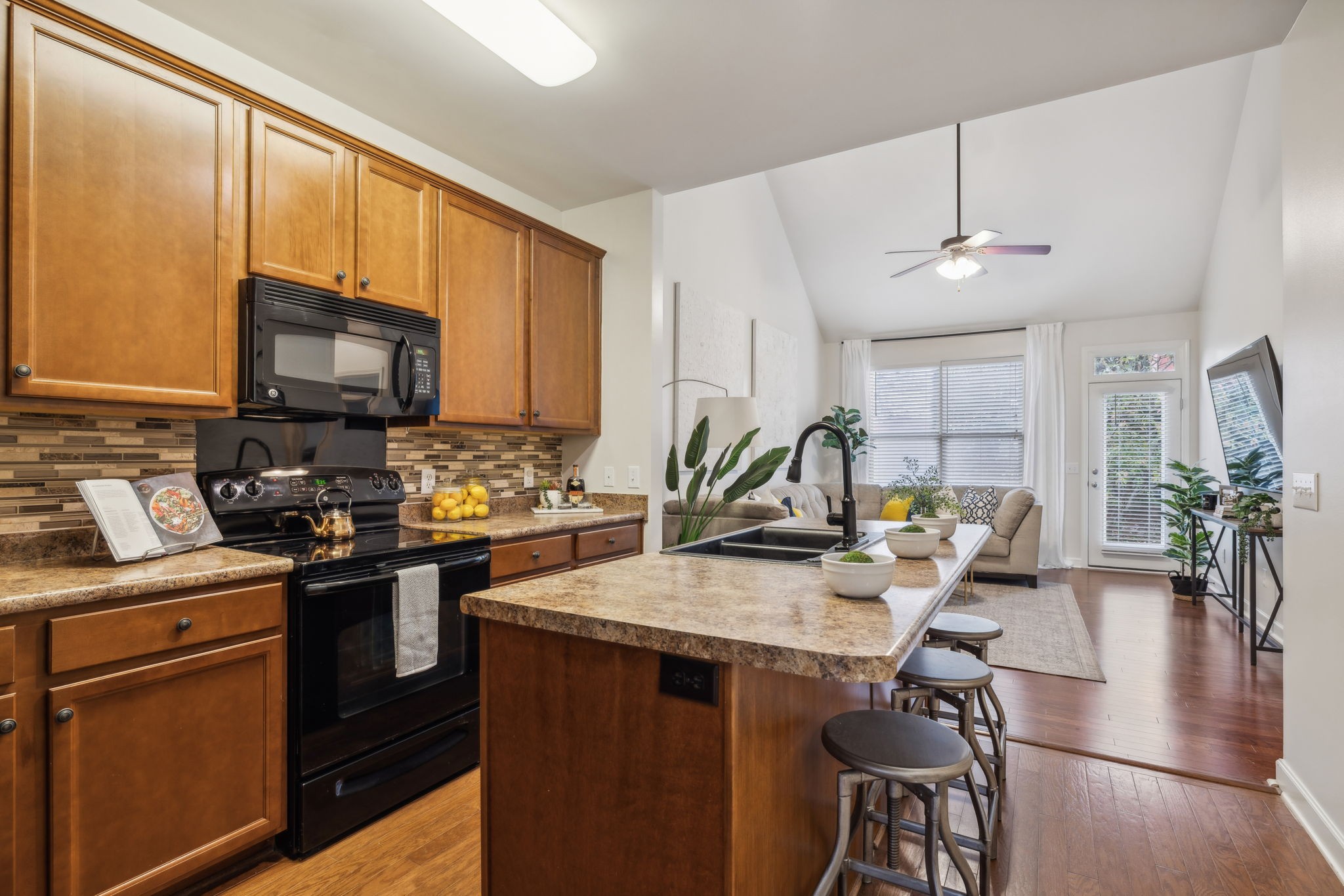 584 Griffin Cir
