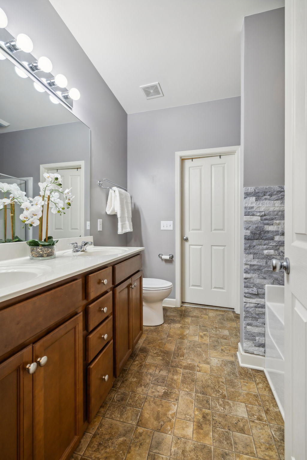 584 Griffin Cir