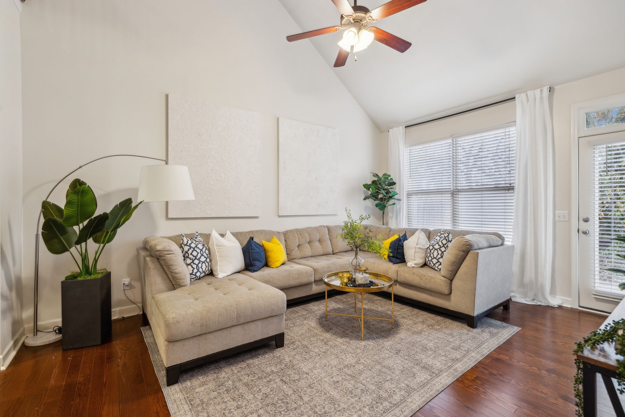 584 Griffin Cir