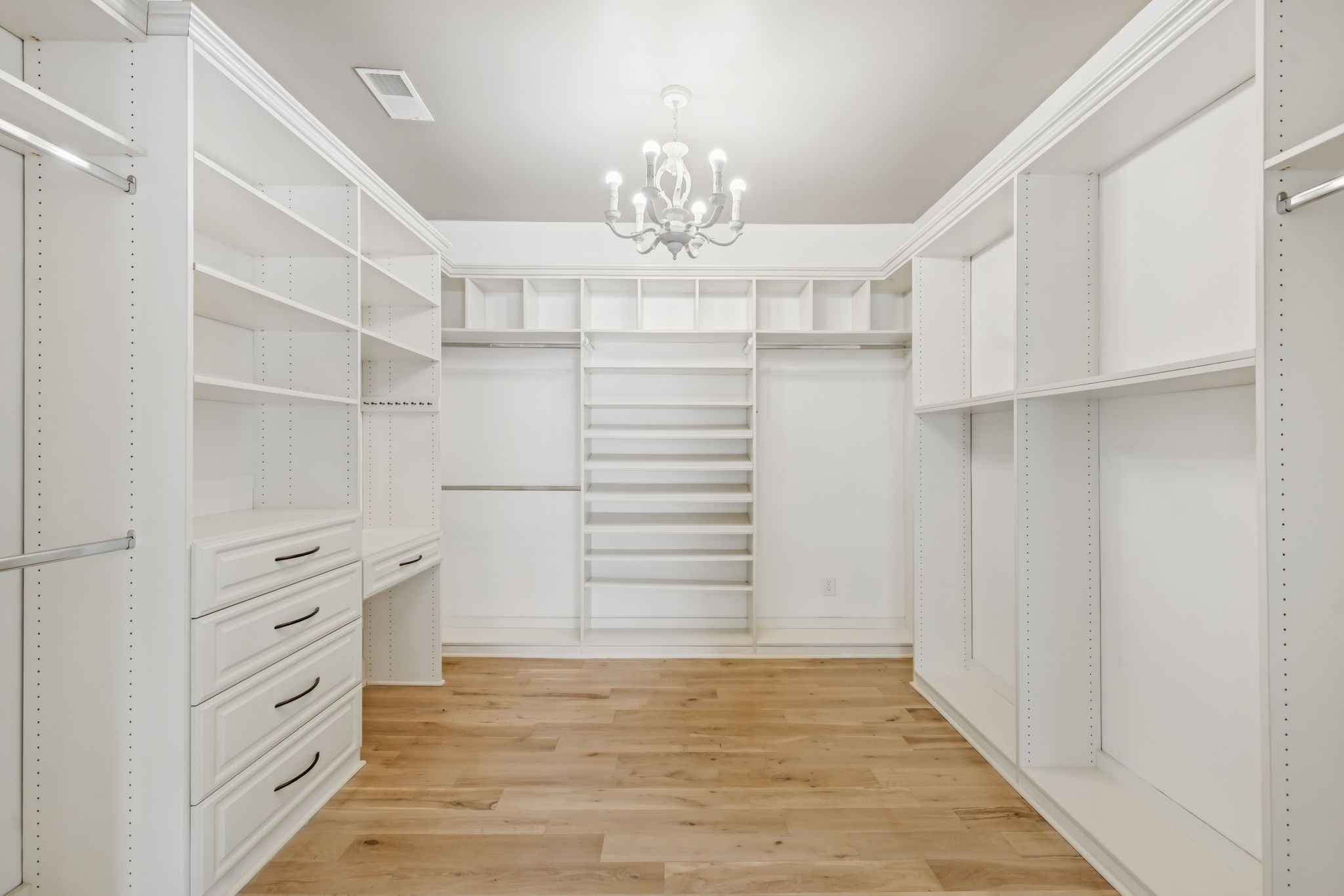 107 Brilliantine Cir