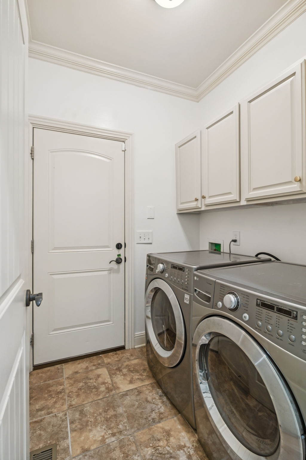 107 Brilliantine Cir