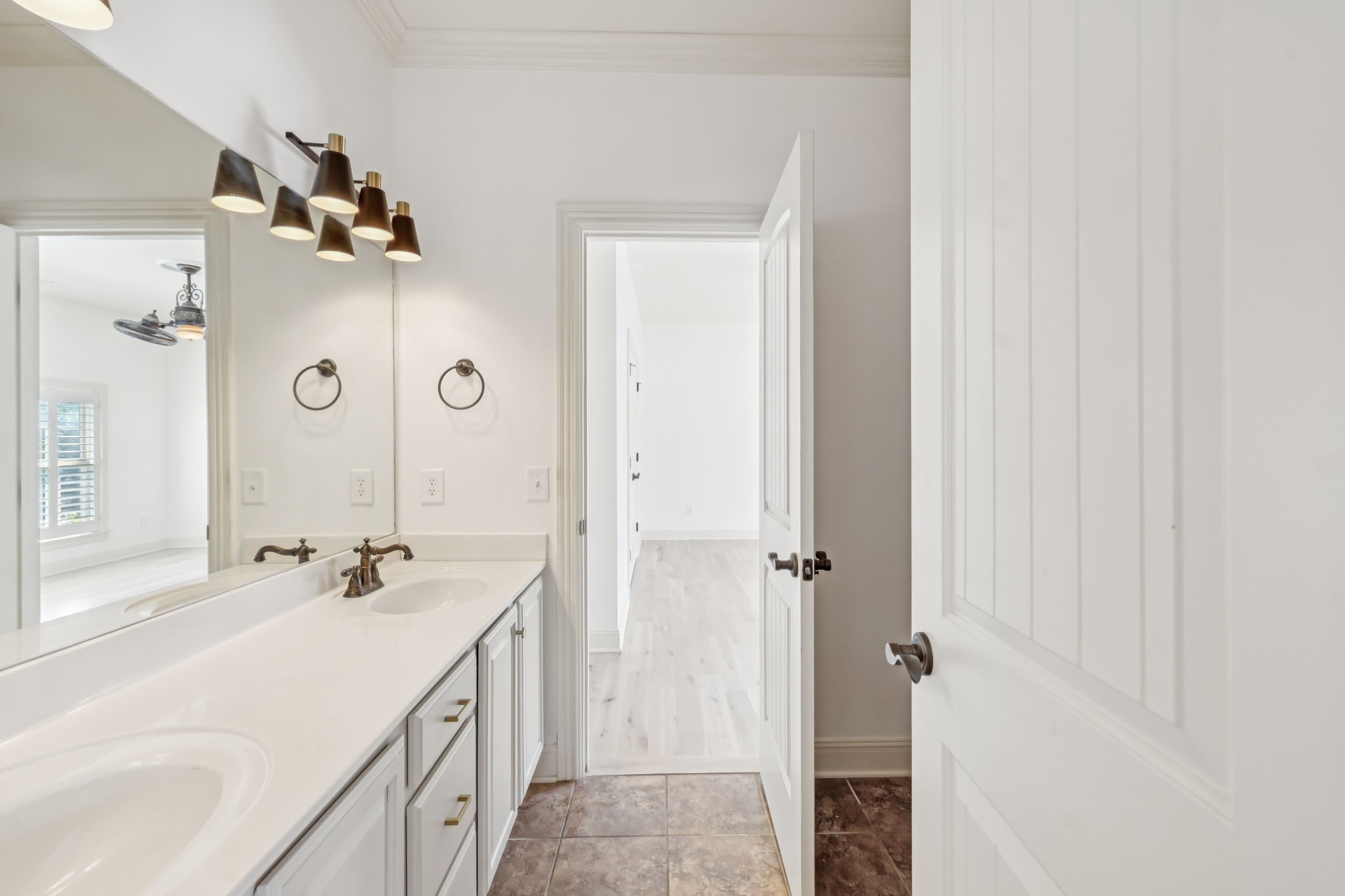 107 Brilliantine Cir