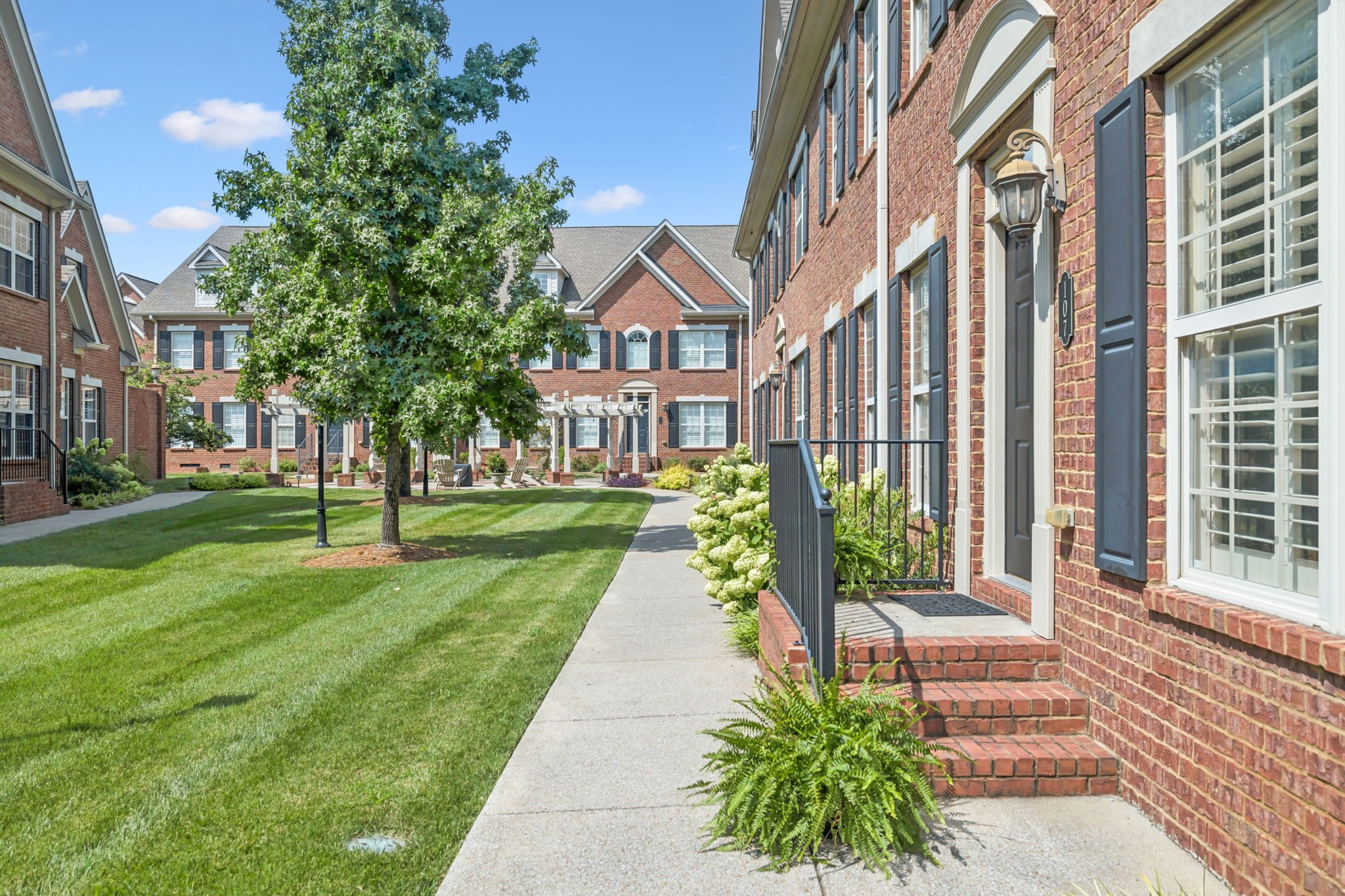 107 Brilliantine Cir