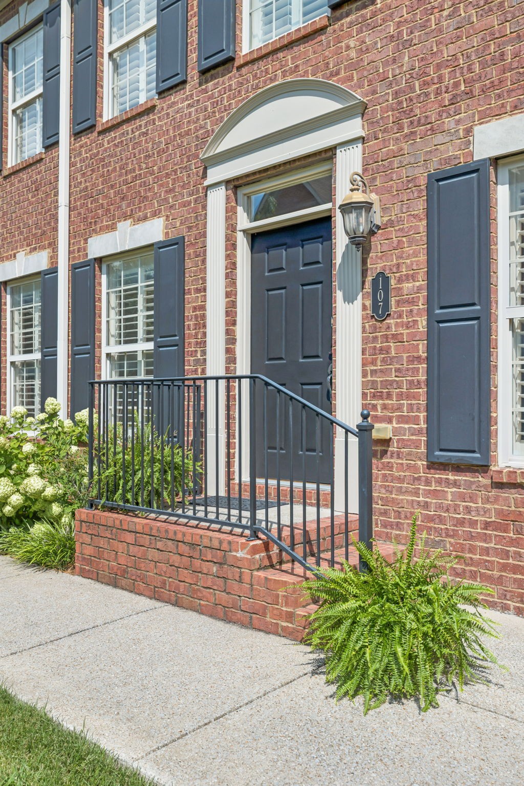 107 Brilliantine Cir