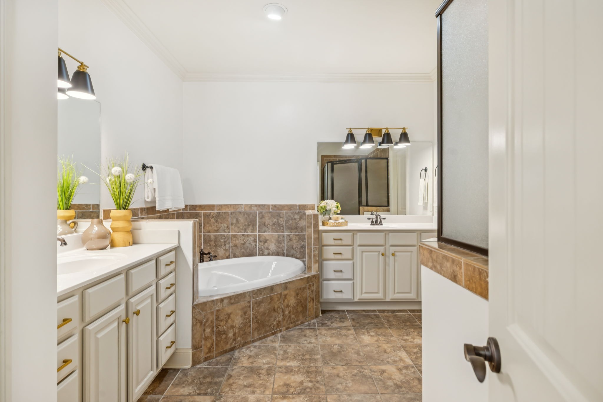 107 Brilliantine Cir