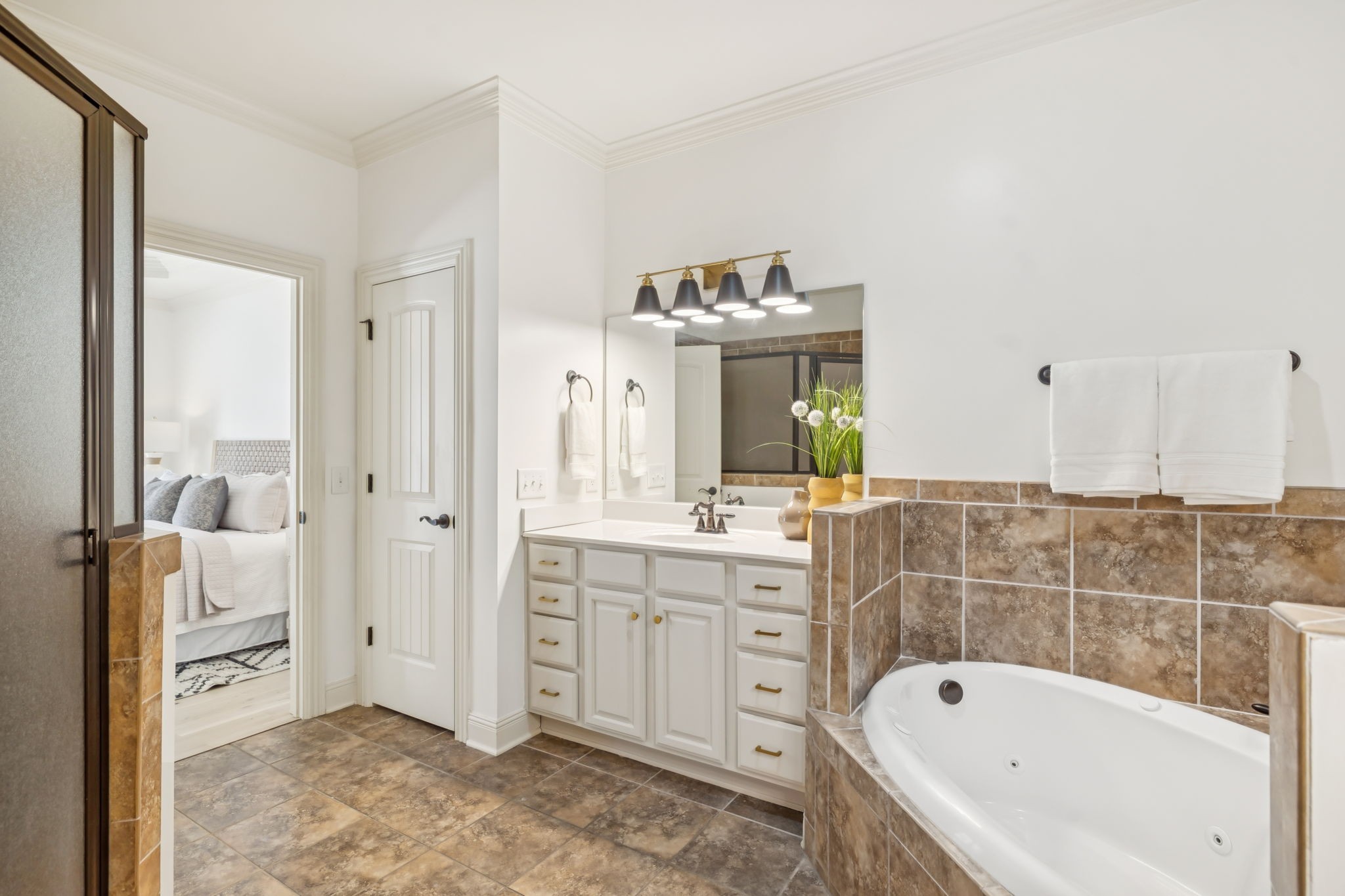 107 Brilliantine Cir