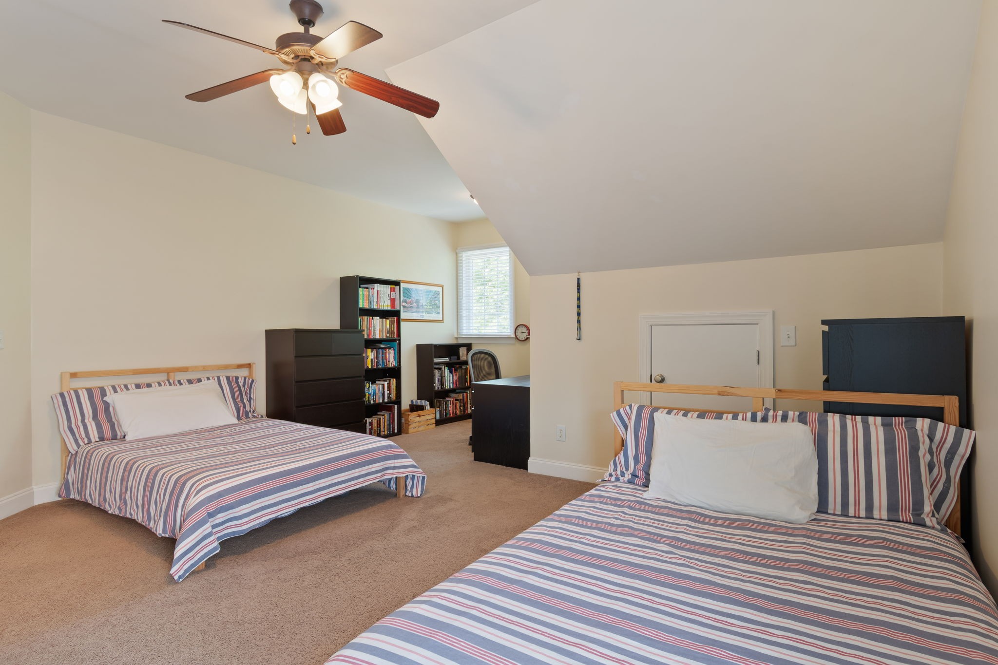 107 Tulip Ln