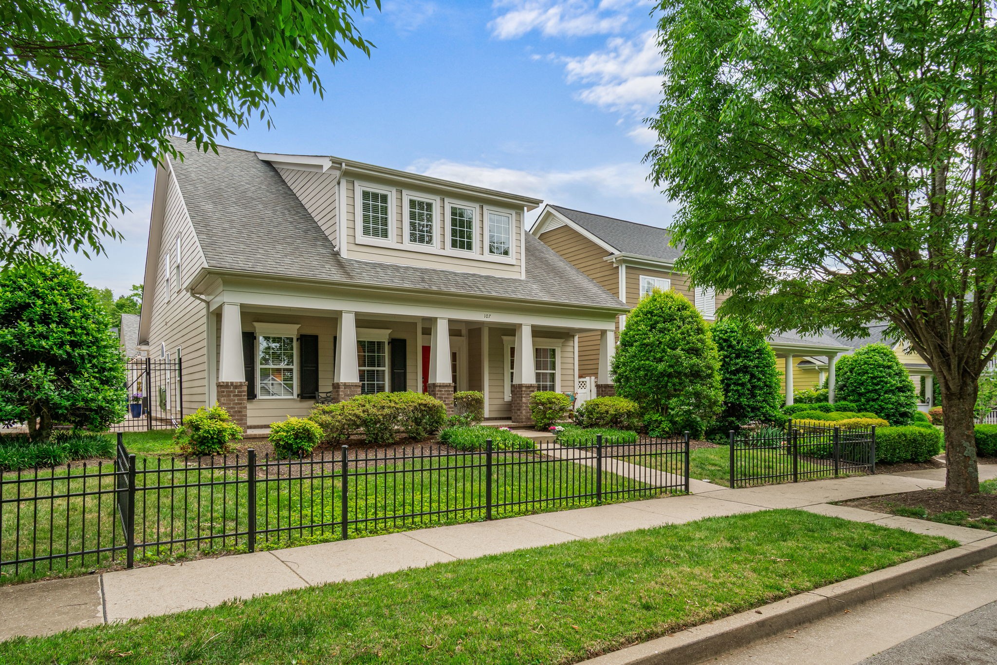 107 Tulip Ln