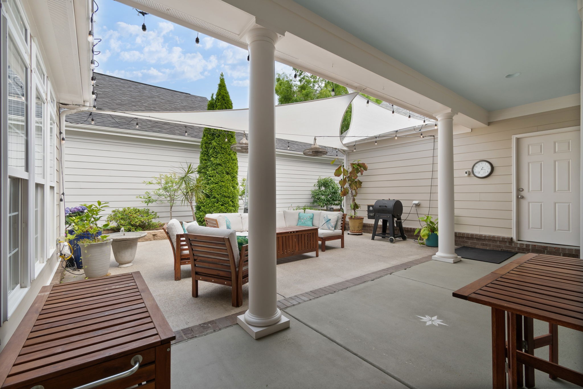 107 Tulip Ln
