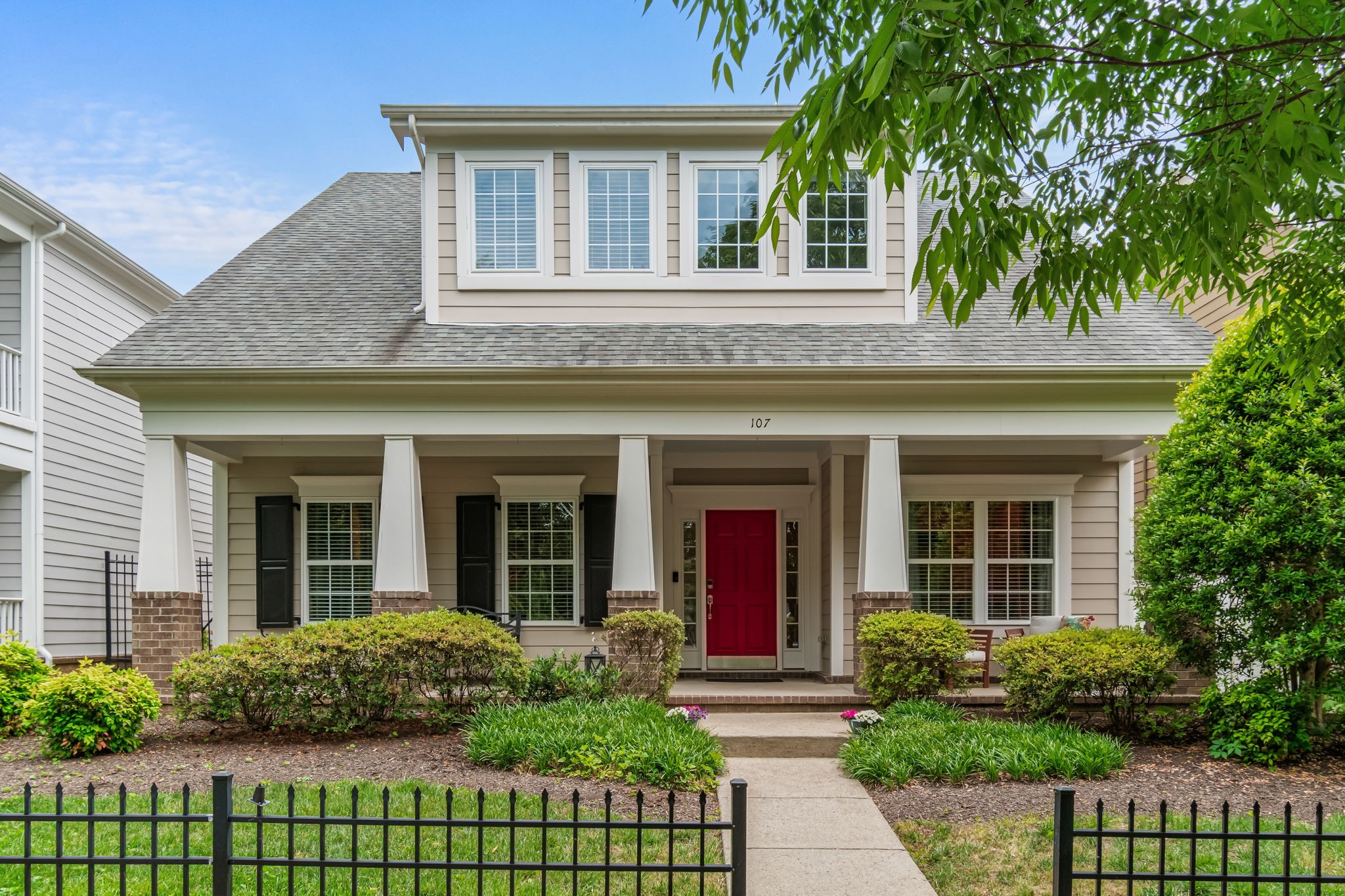 107 Tulip Ln